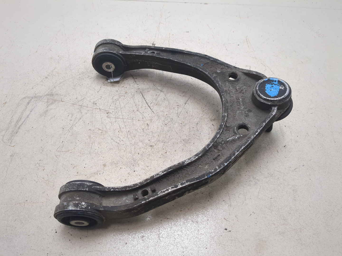 Рычаг передний левый