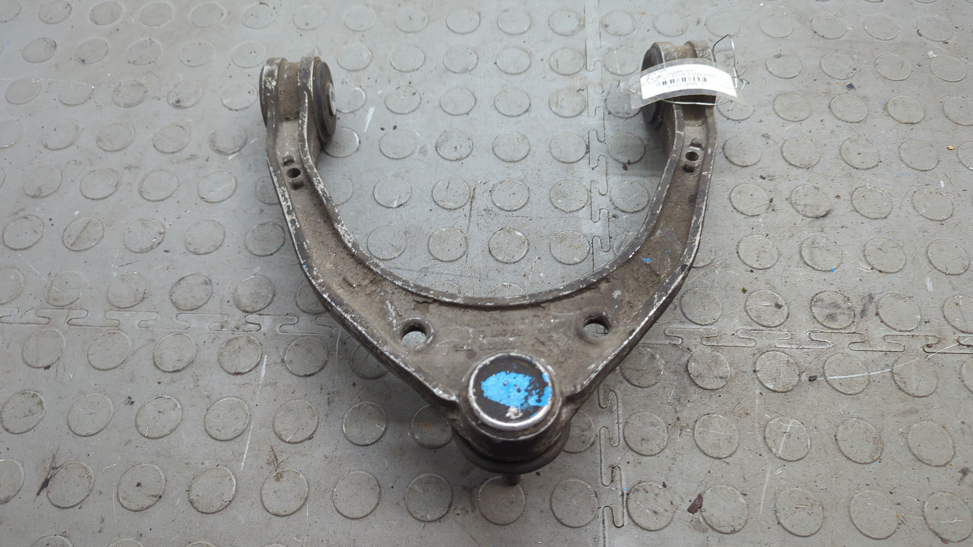 Рычаг передний левый