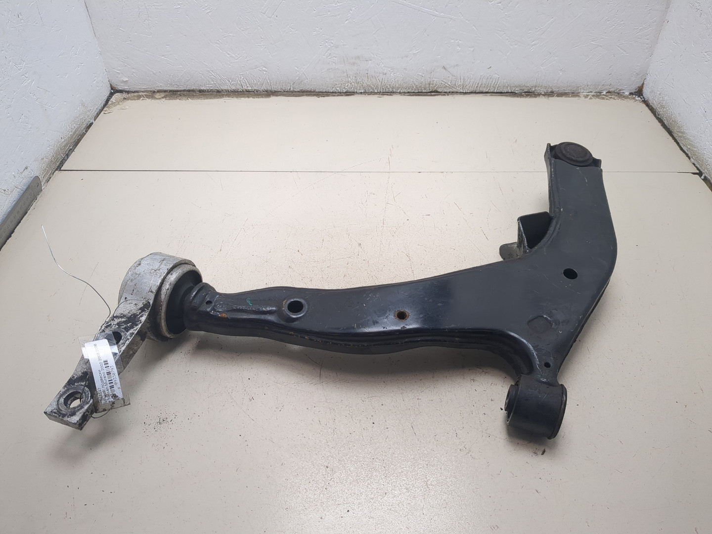 Рычаг передний правый