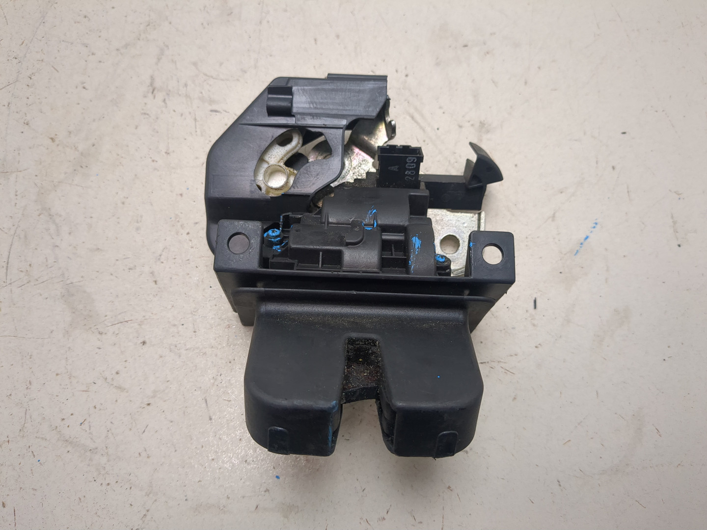 Замок багажника