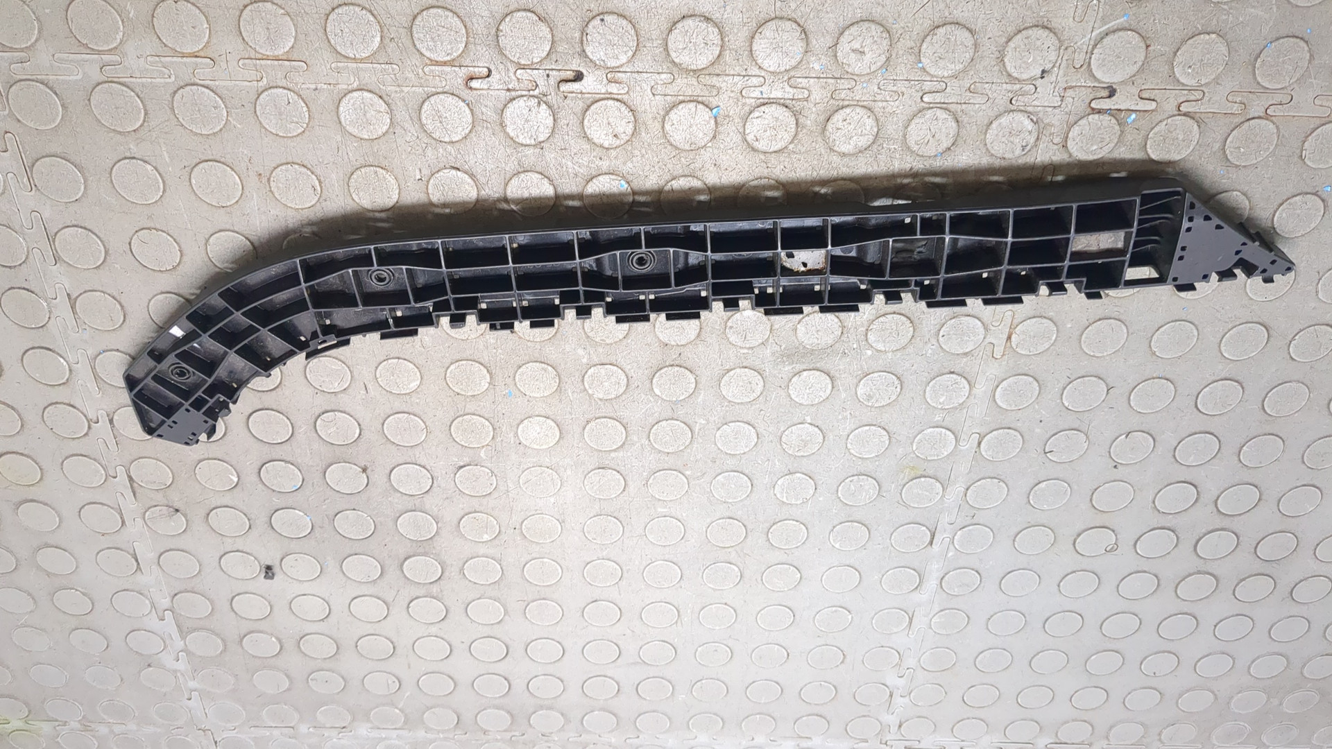 Кронштейн заднего бампера левый