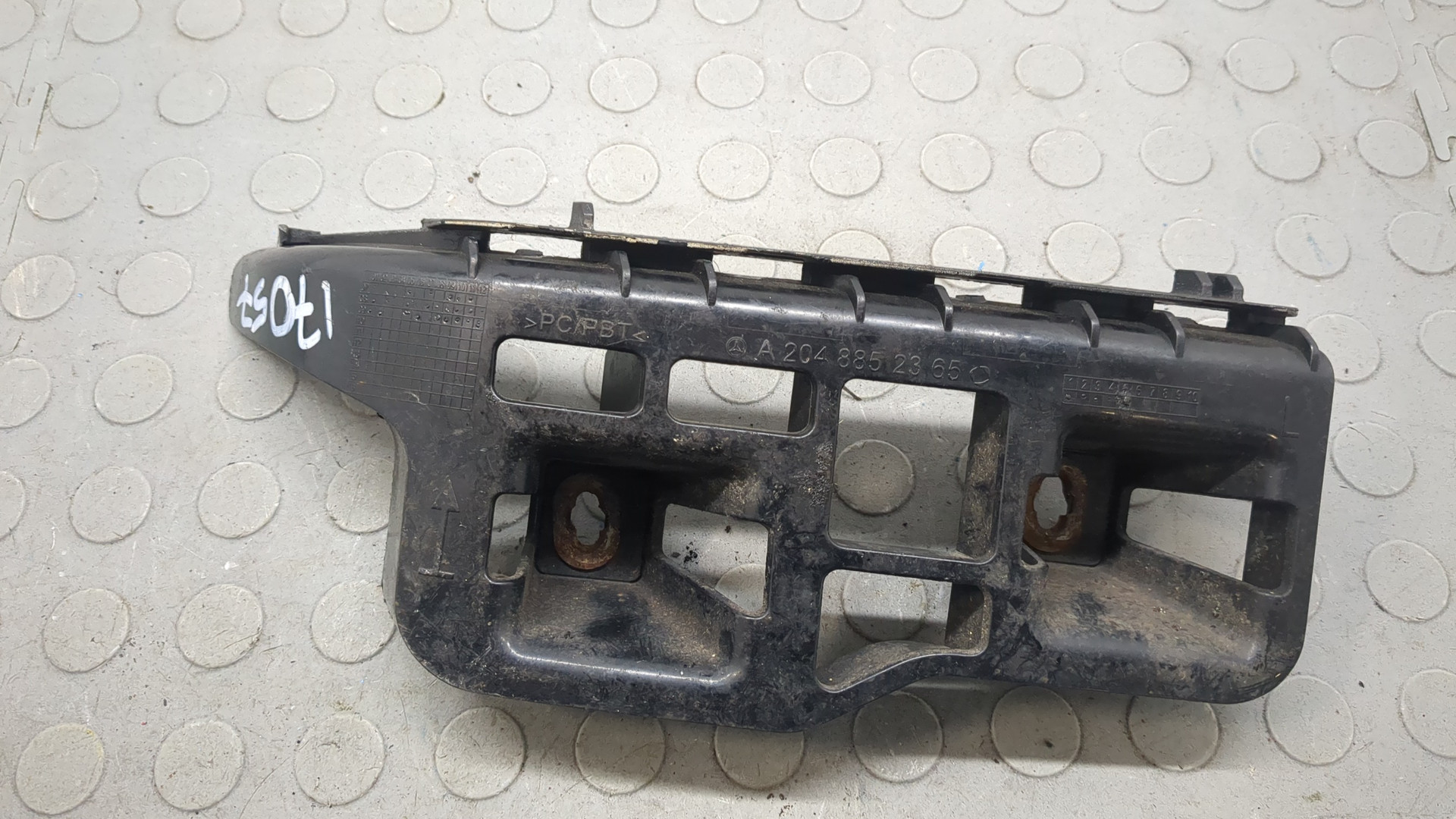 Кронштейн заднего бампера левый