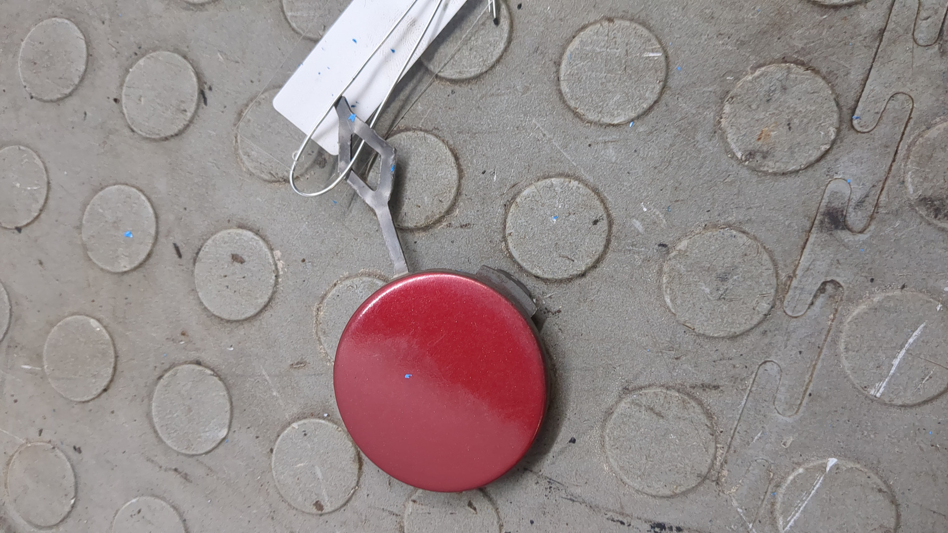 Заглушка буксировочного крюка