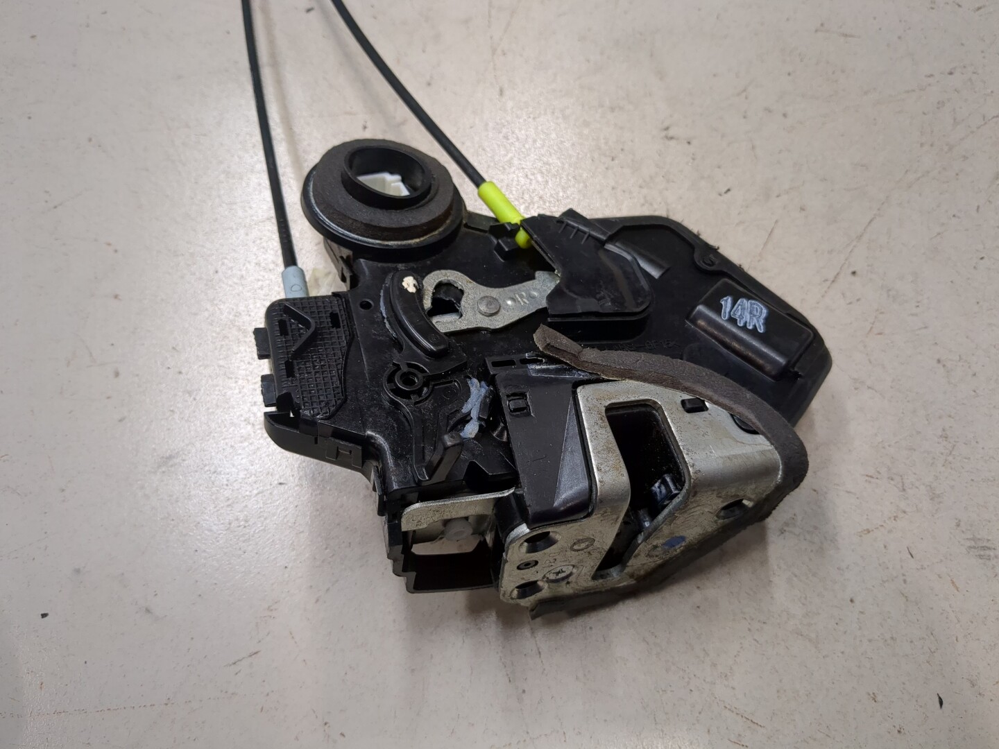 Замок двери задней правой