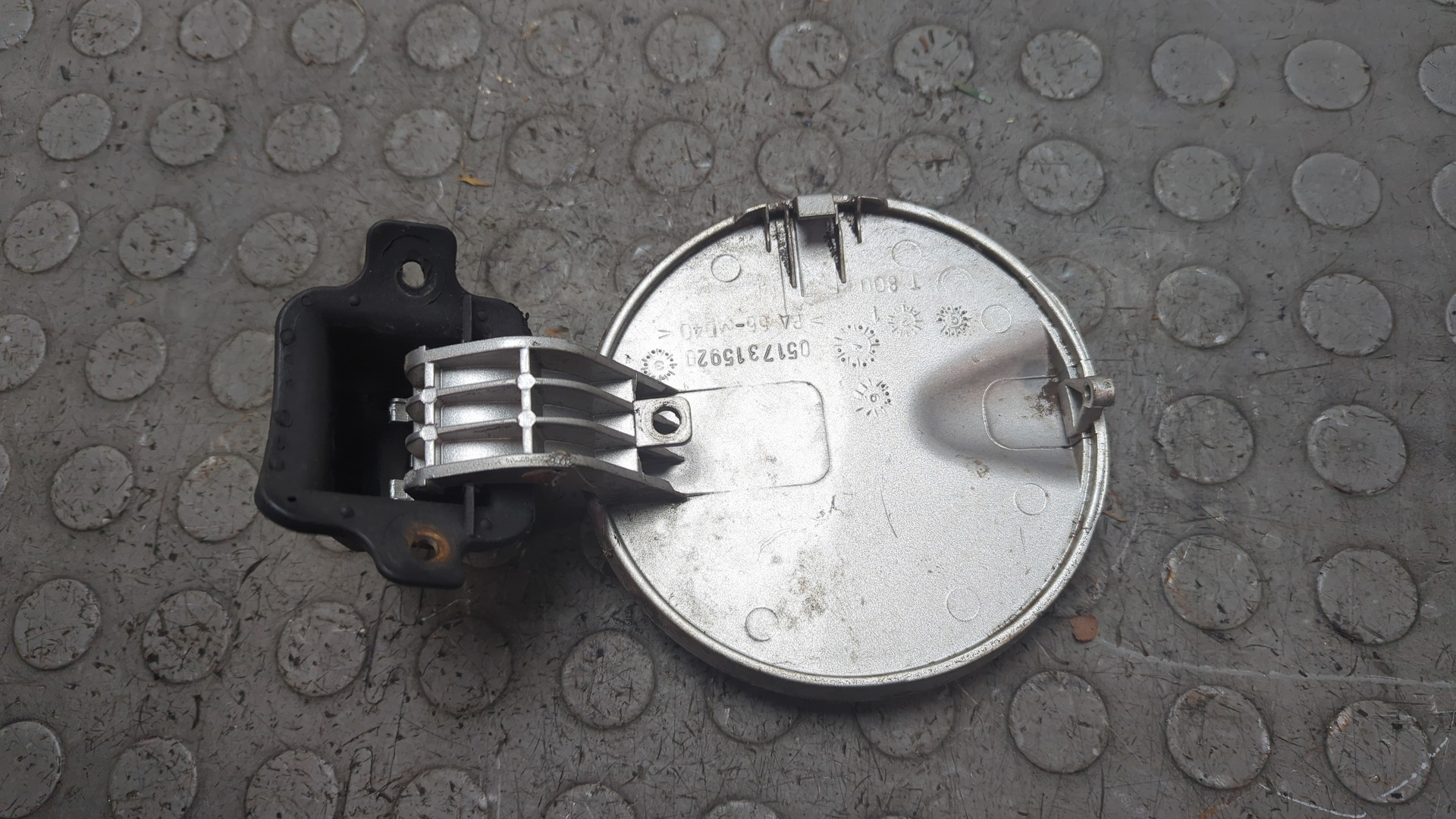 Лючок бензобака