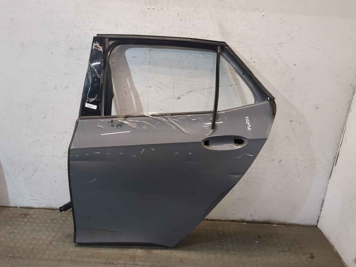 Дверь задняя левая