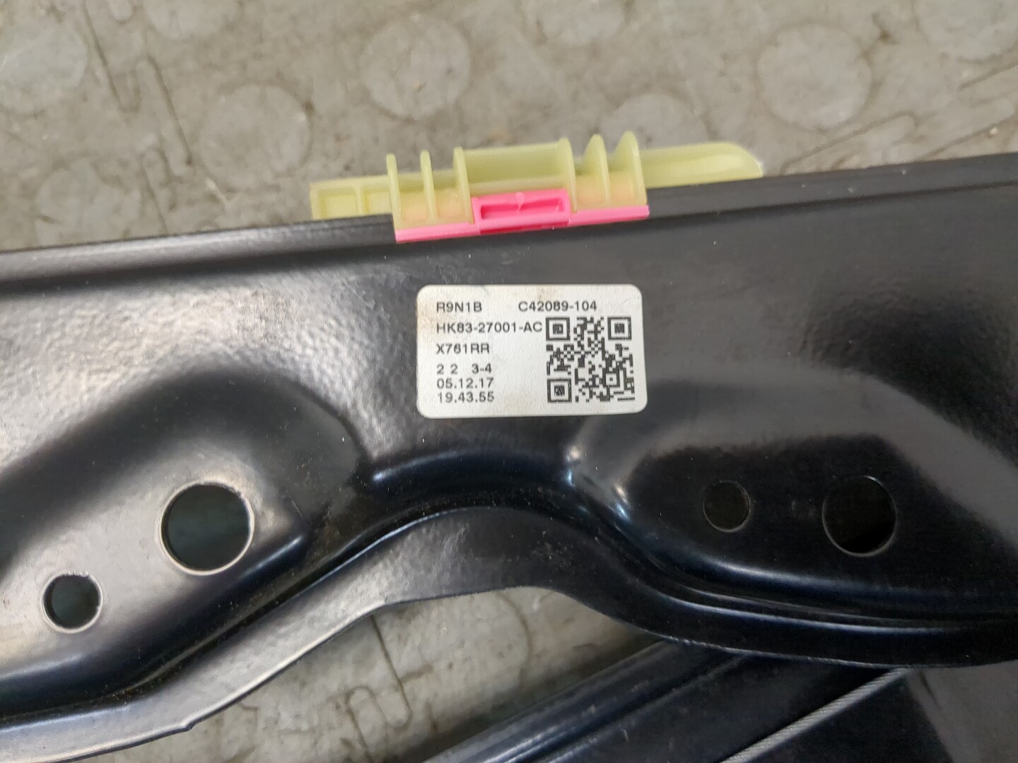 Стеклоподъемник электр. задний левый