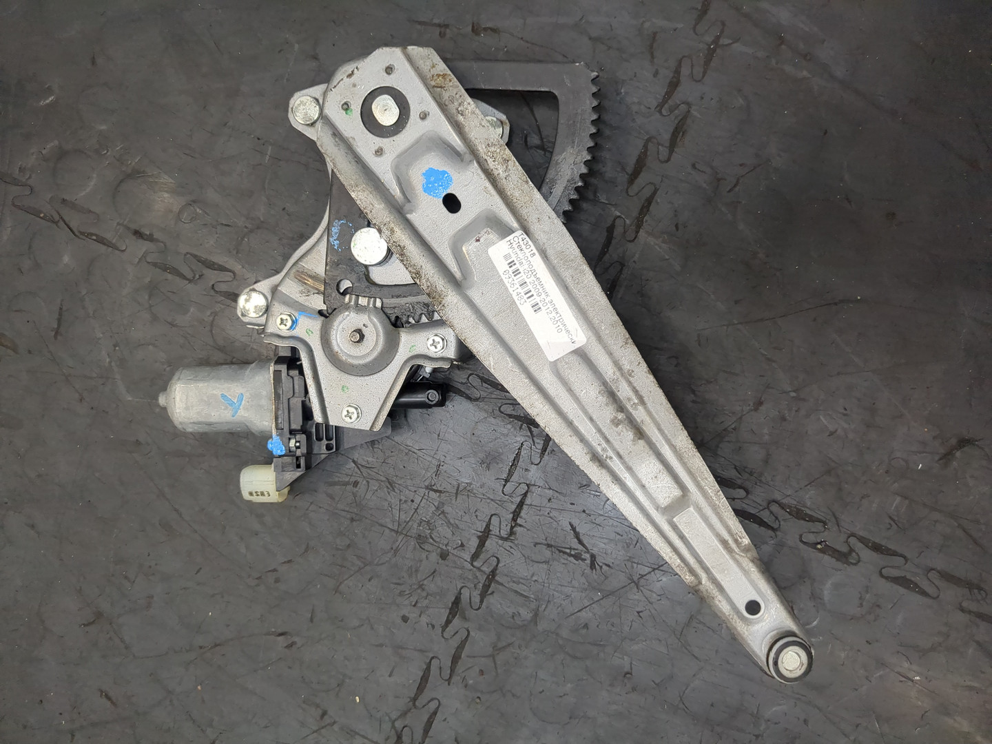 Стеклоподъемник электр. задний правый