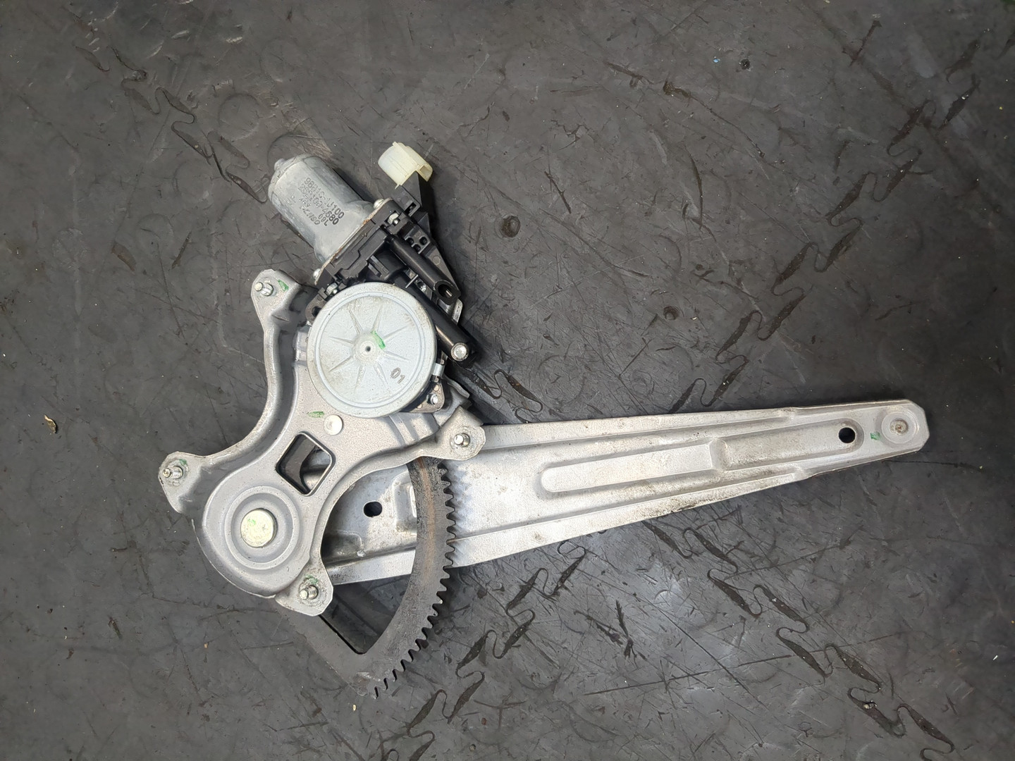 Стеклоподъемник электр. задний правый