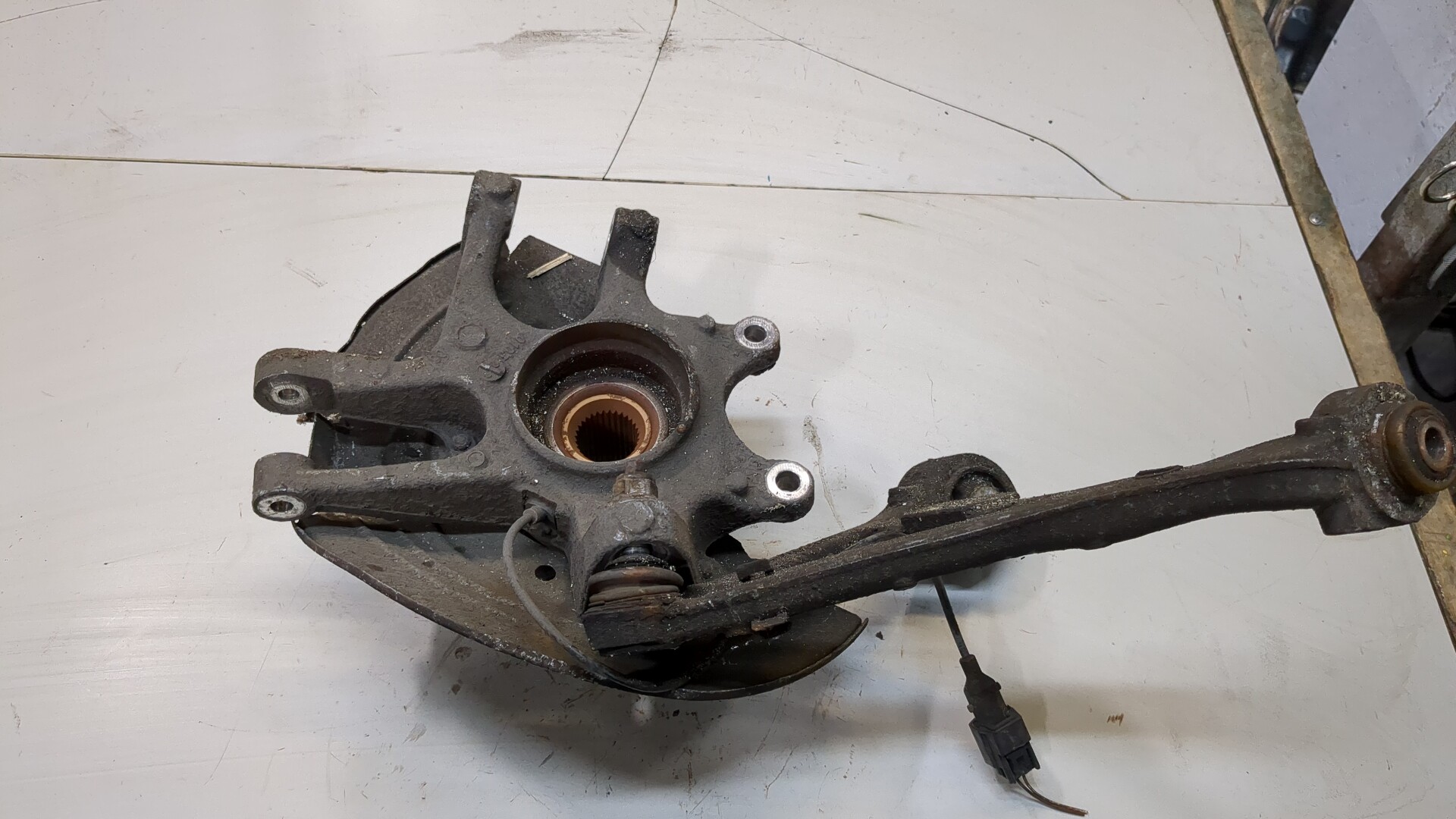 Кулак поворотный задний правый