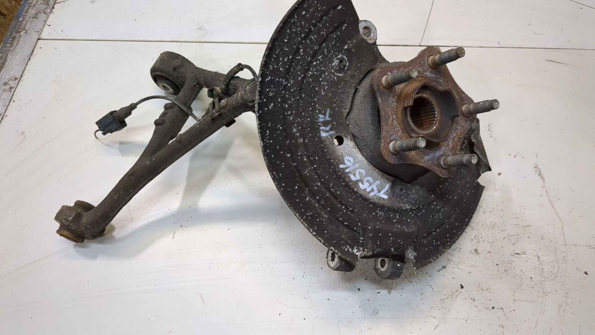 Кулак поворотный задний правый