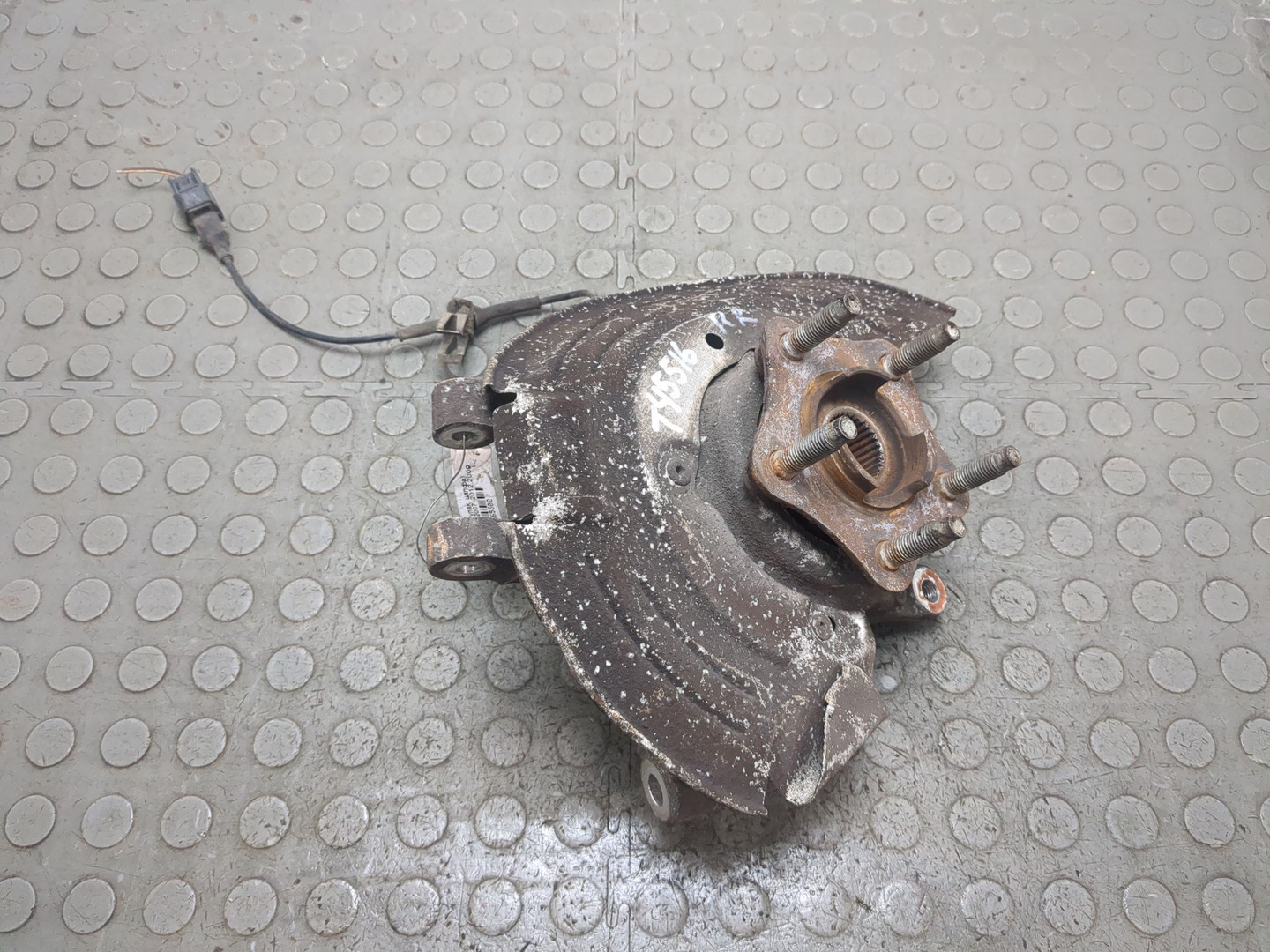 Кулак поворотный задний правый