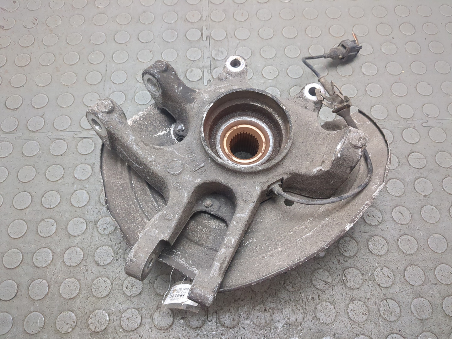 Кулак поворотный задний правый