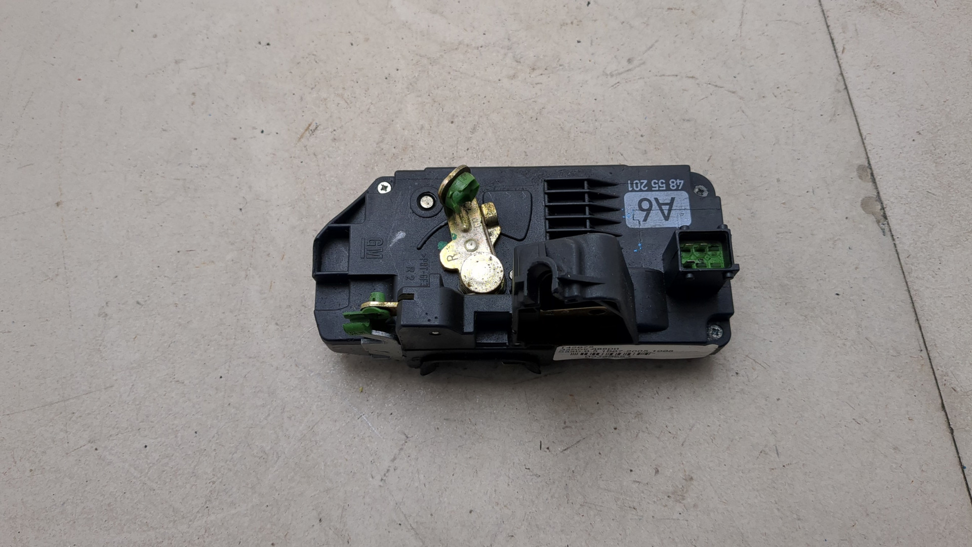 Замок двери задней правой