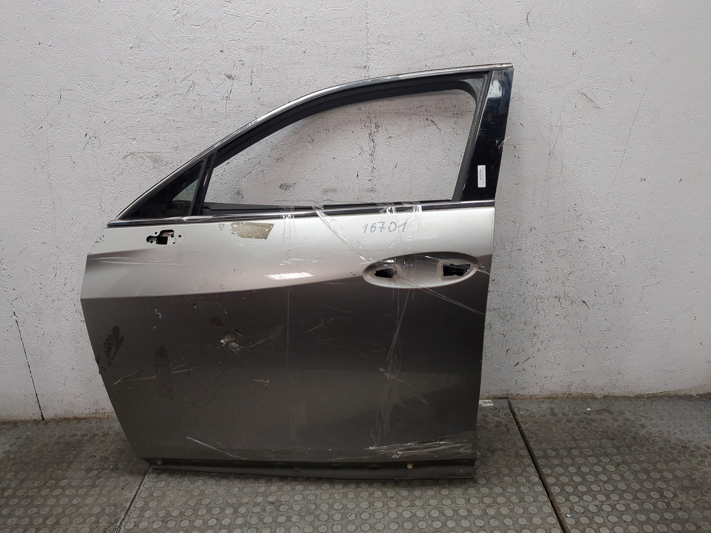Дверь передняя левая