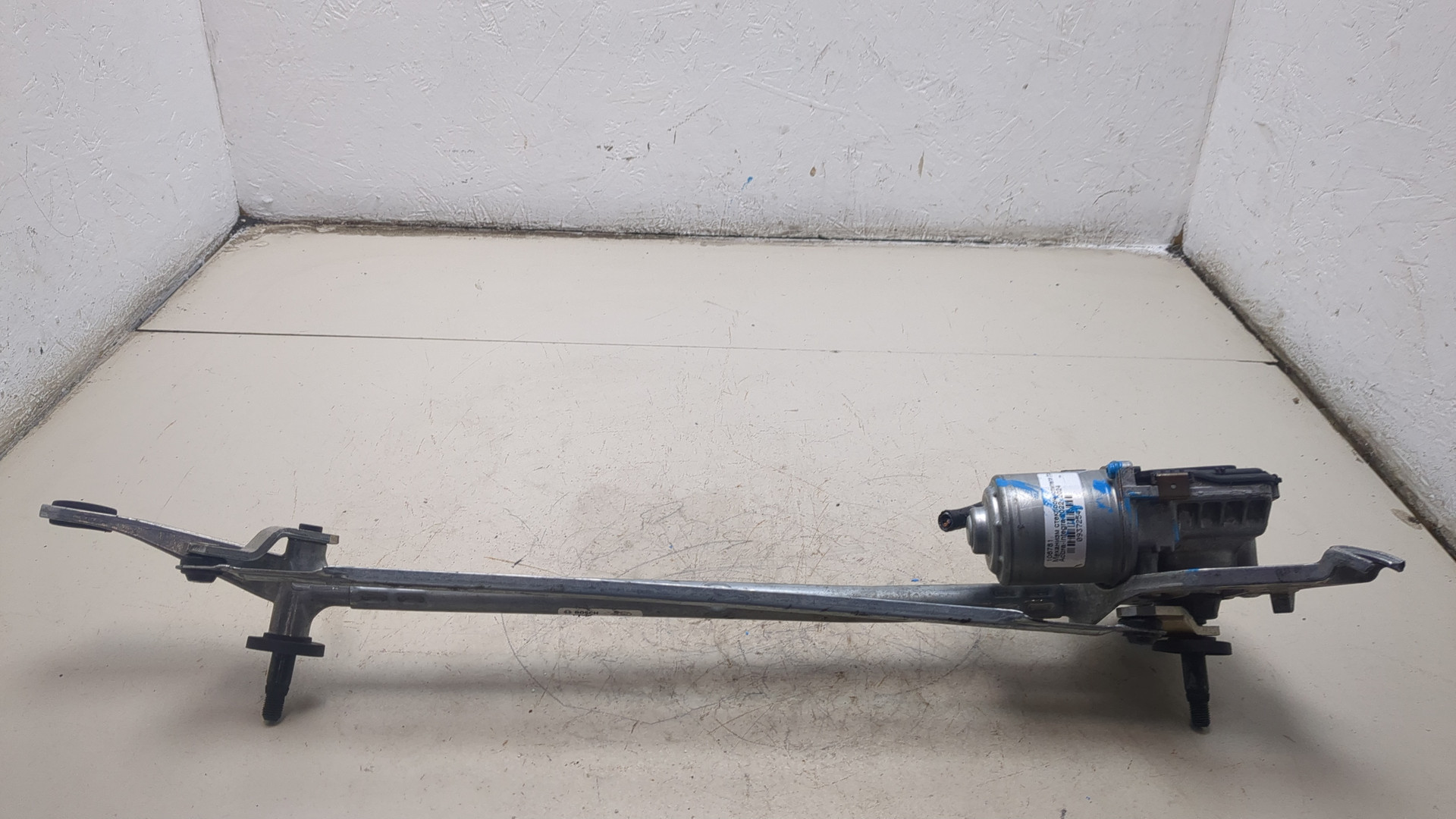 Моторчик стеклоочистителя передний