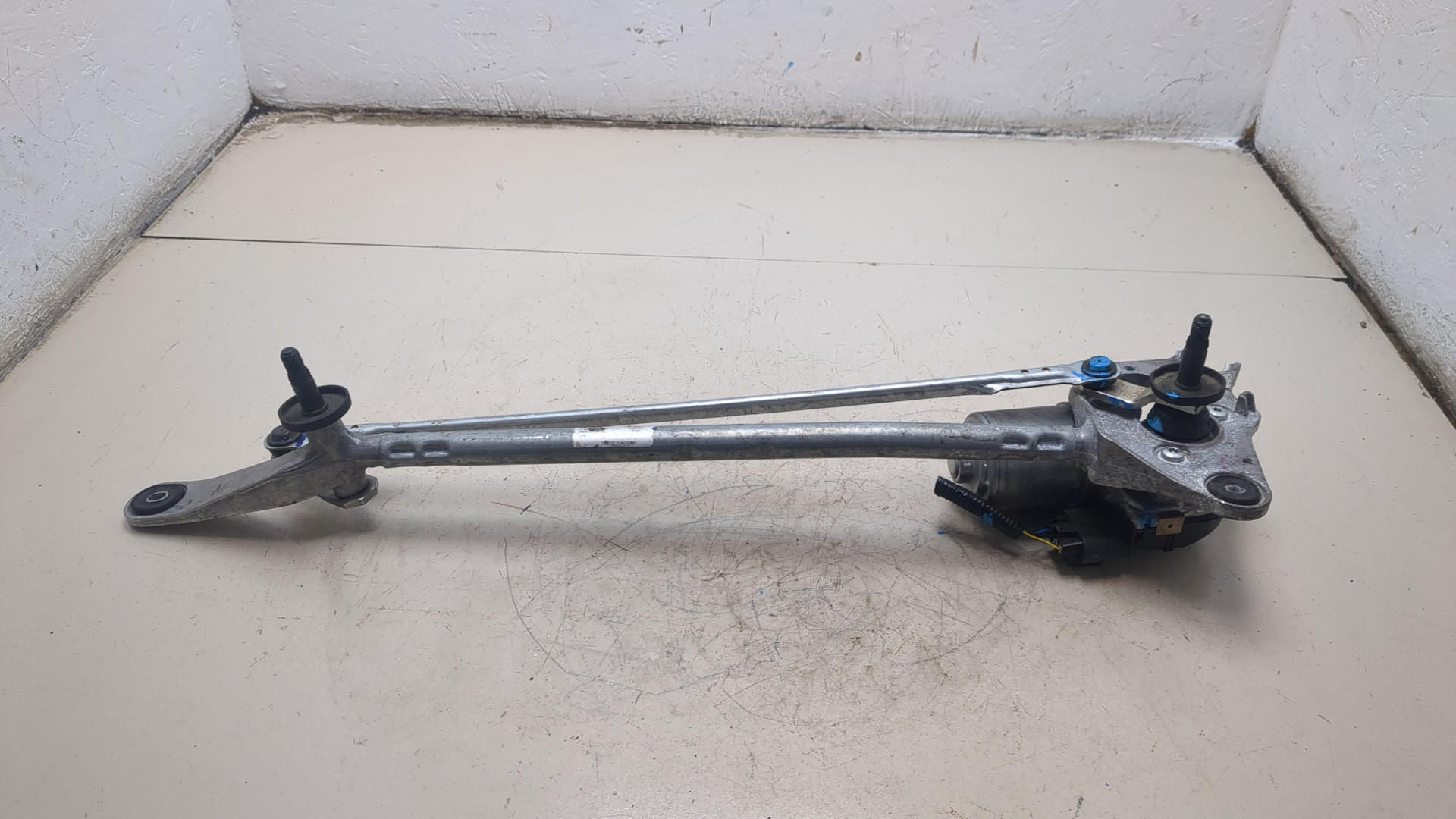 Моторчик стеклоочистителя передний