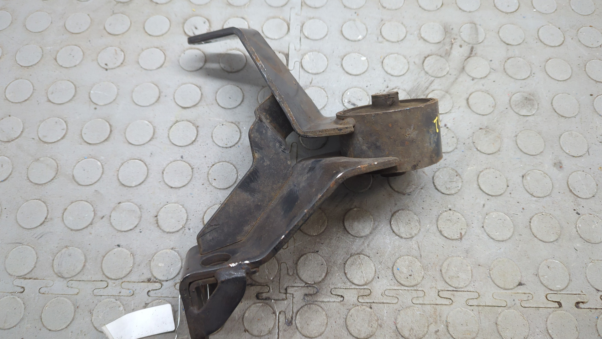 Опора двигателя