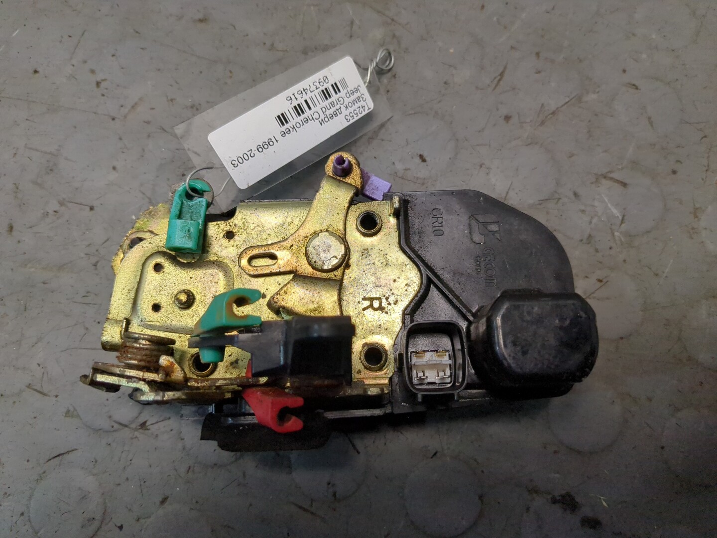 Замок двери передней правой