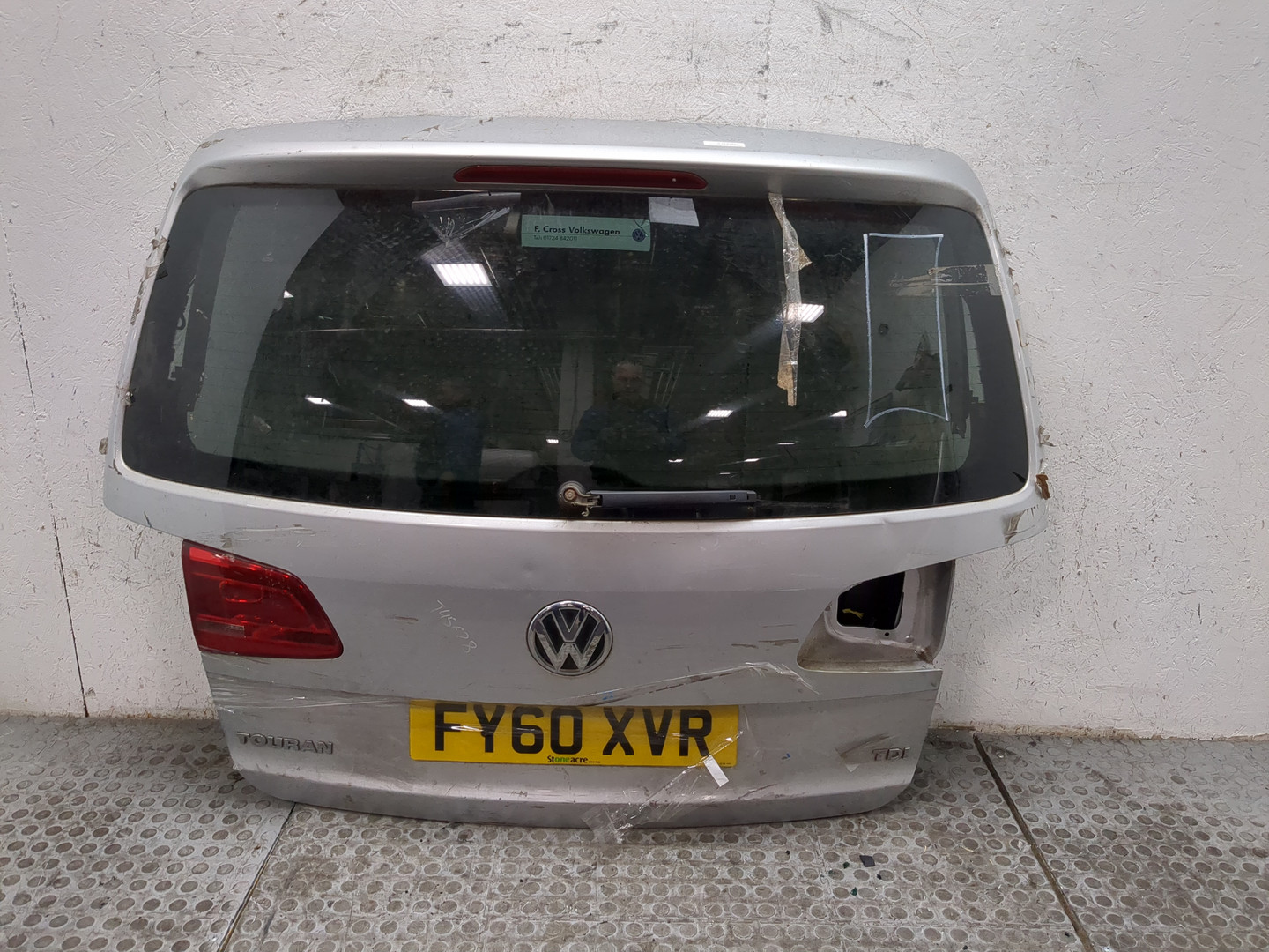 Дверь багажника