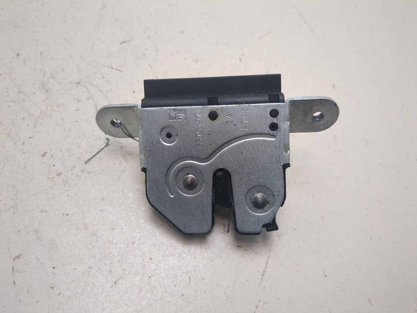 Замок багажника