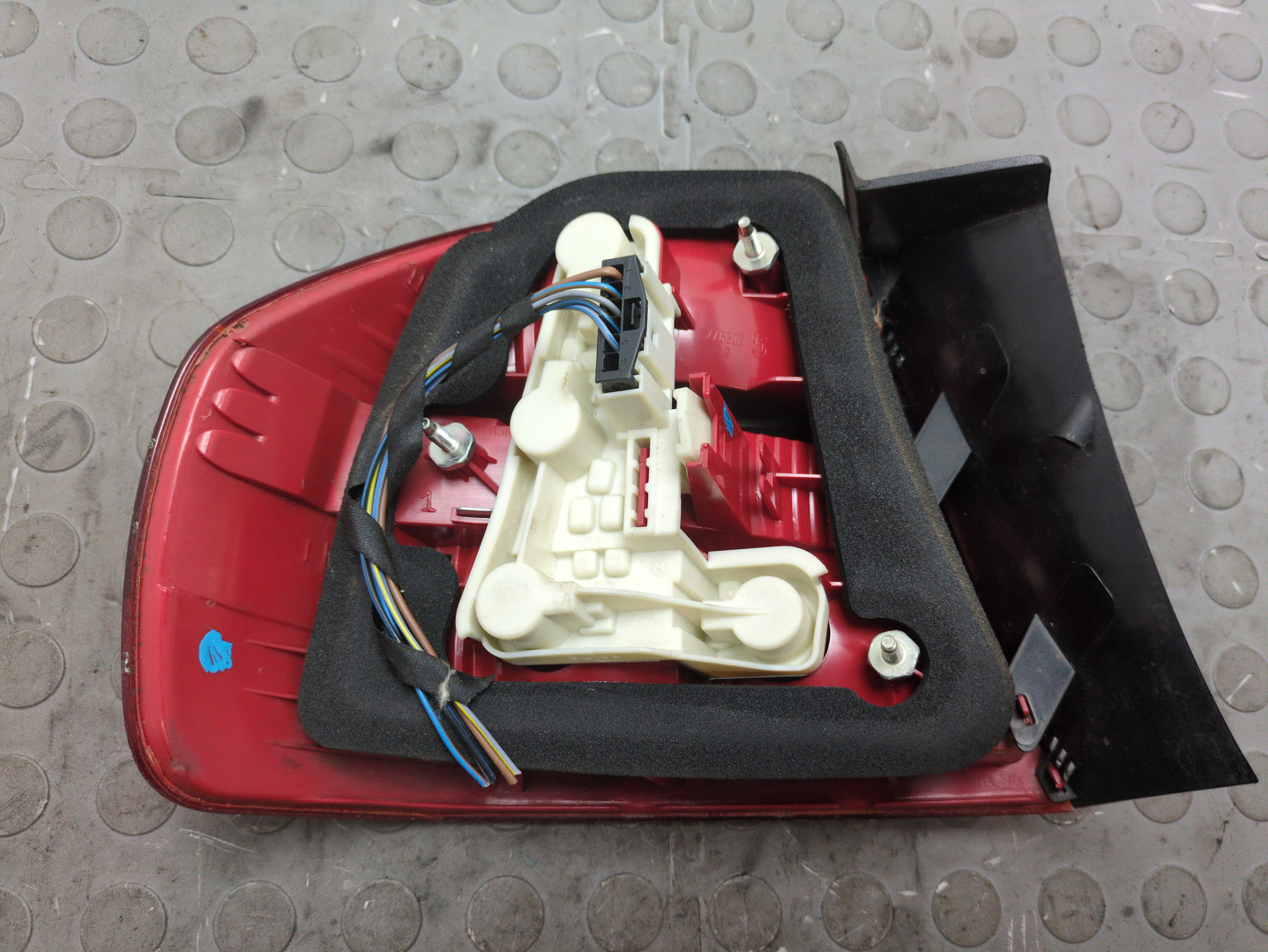 Фонарь задний правый