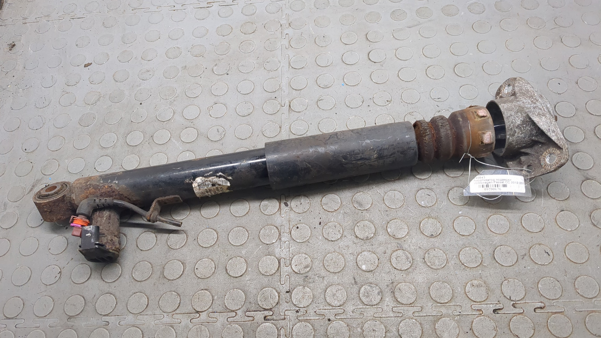 Амортизатор задний правый