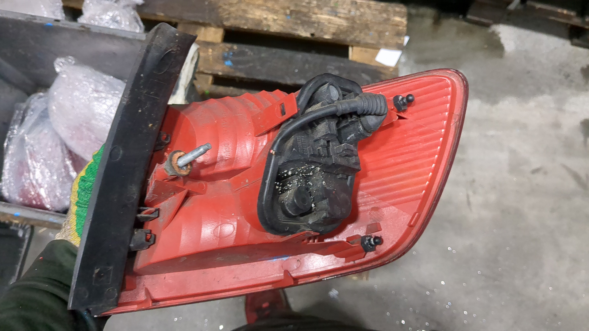 Фонарь задний левый