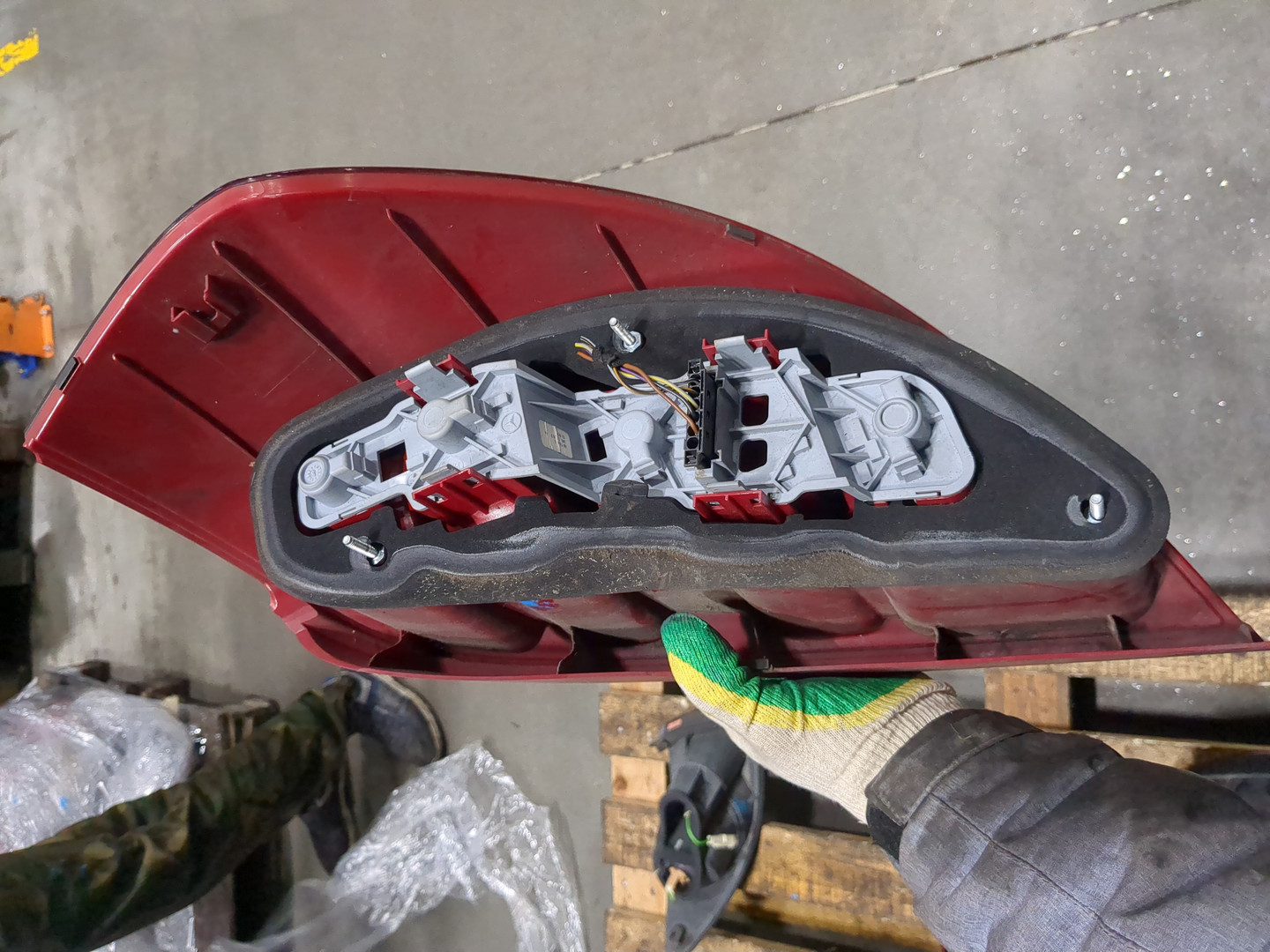 Фонарь задний левый