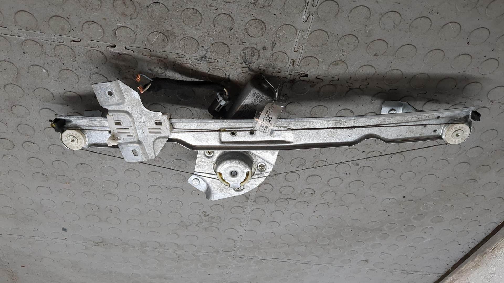 Стеклоподъемник электр. передний правый