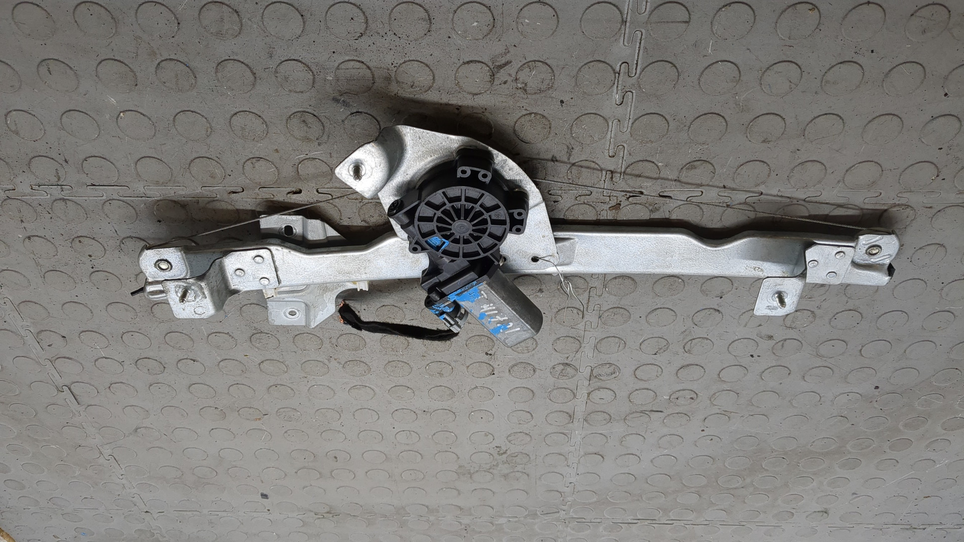 Стеклоподъемник электр. передний правый