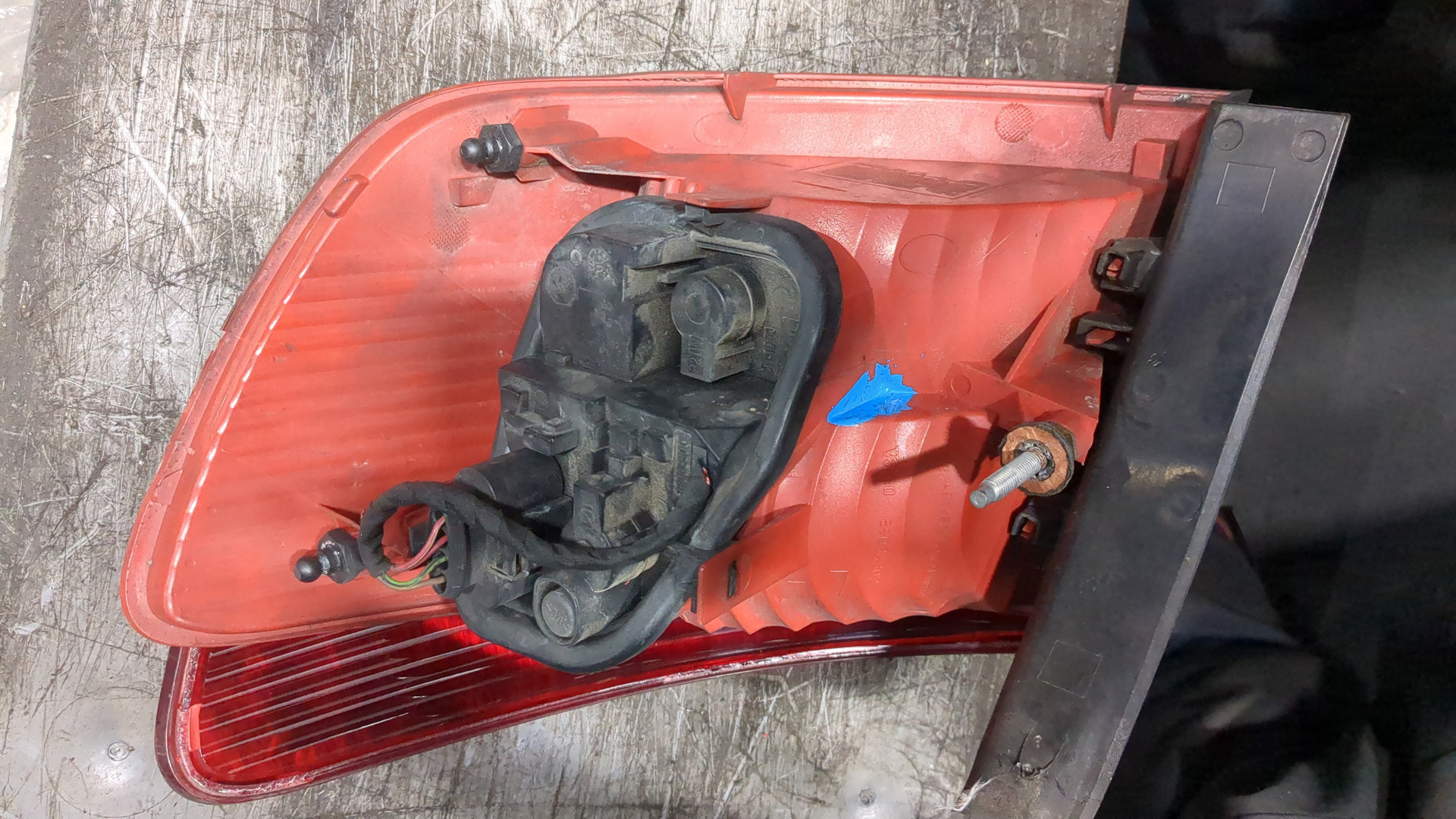 Фонарь задний левый