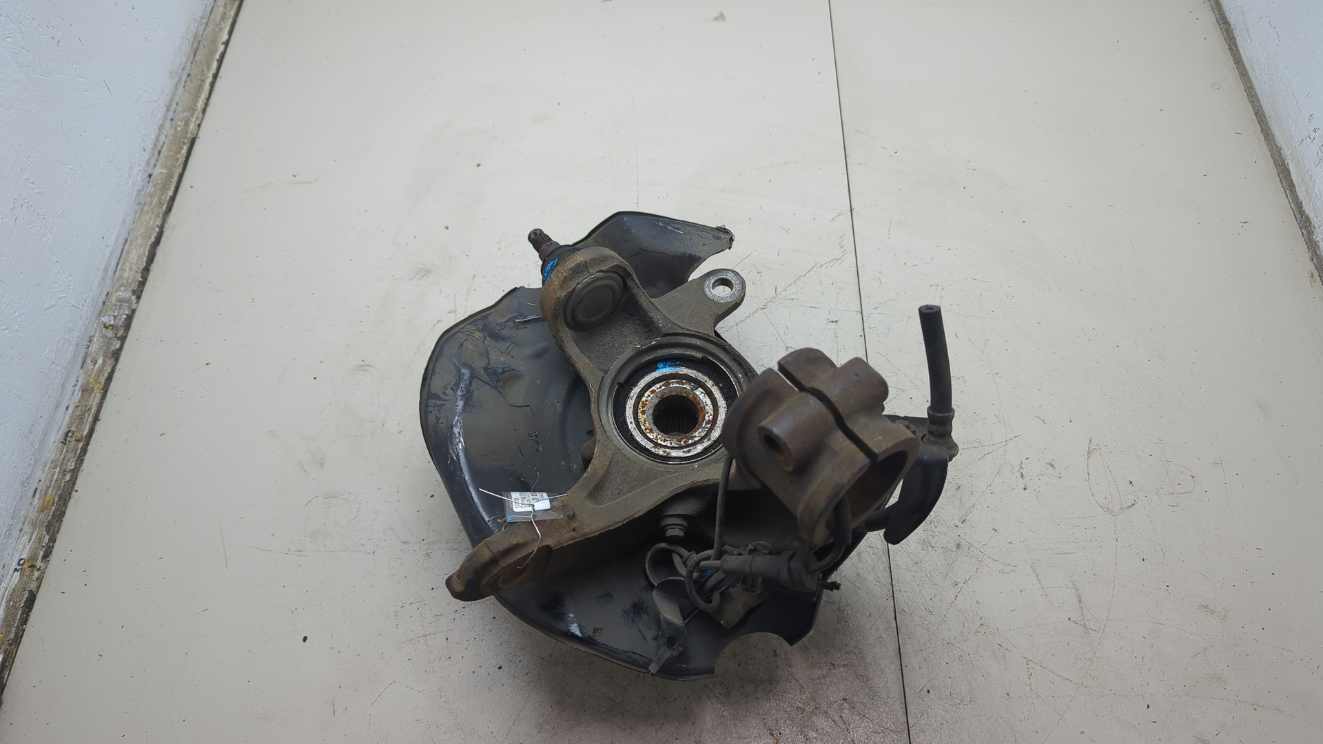 Кулак поворотный передний правый