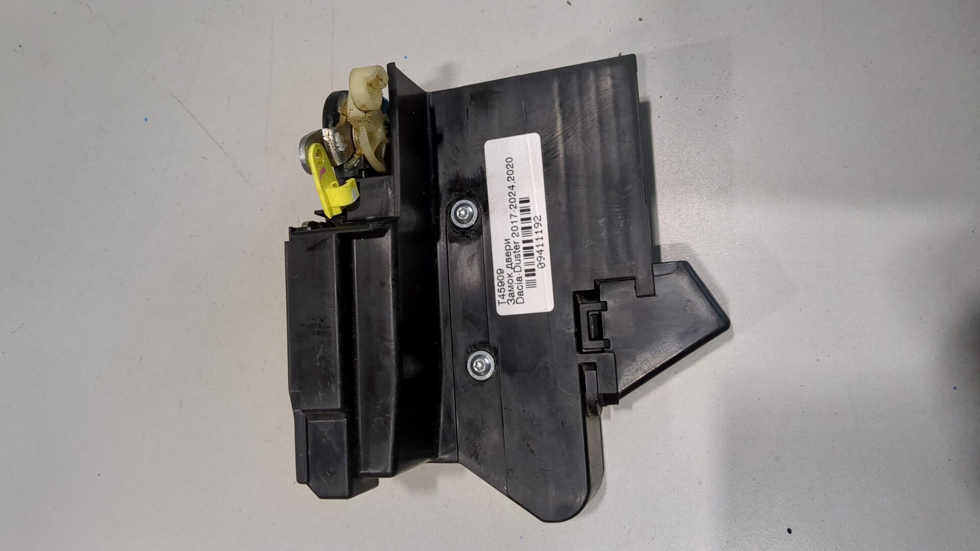 Замок двери передней левой