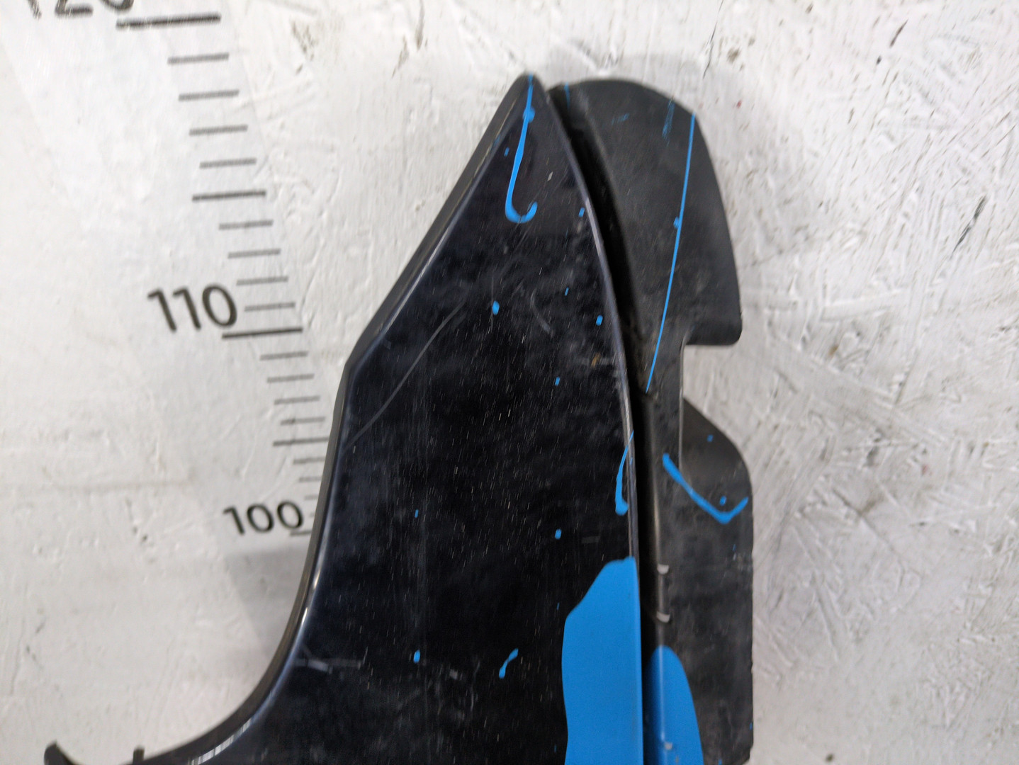 Крыло переднее правое