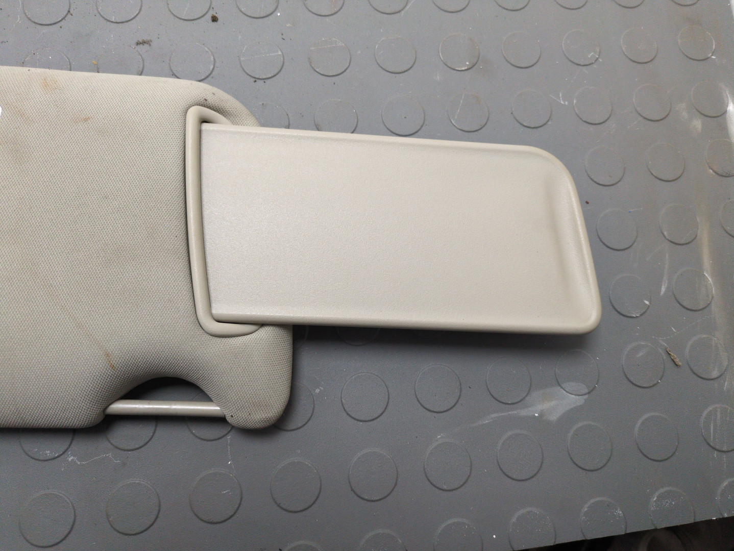 Козырек солнцезащитный