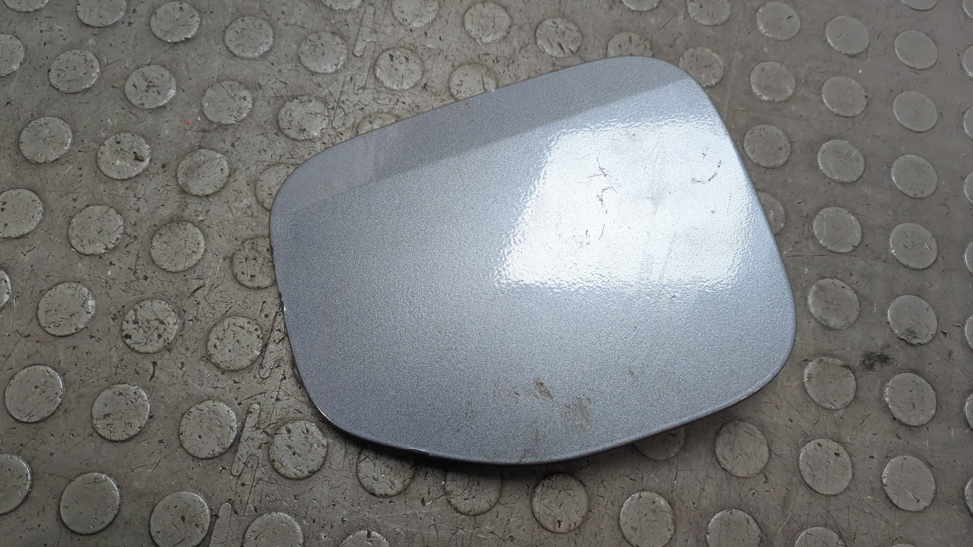 Лючок бензобака