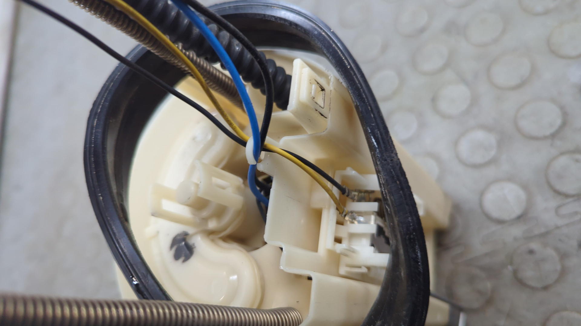 Насос топливный электрический