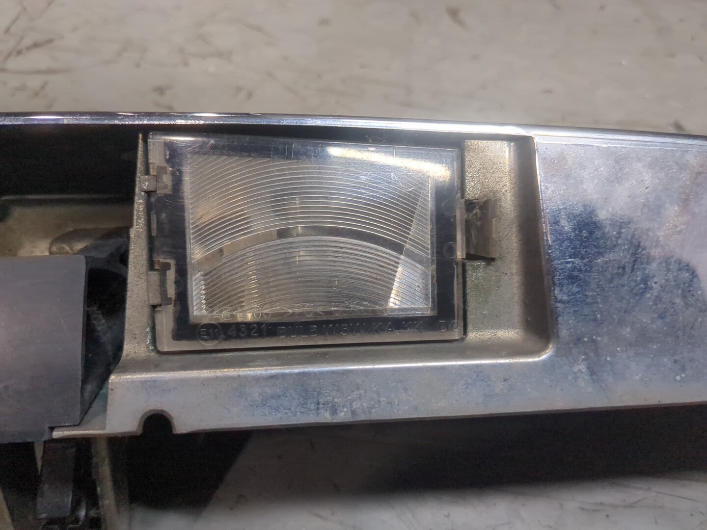 Фонарь подсветки номера