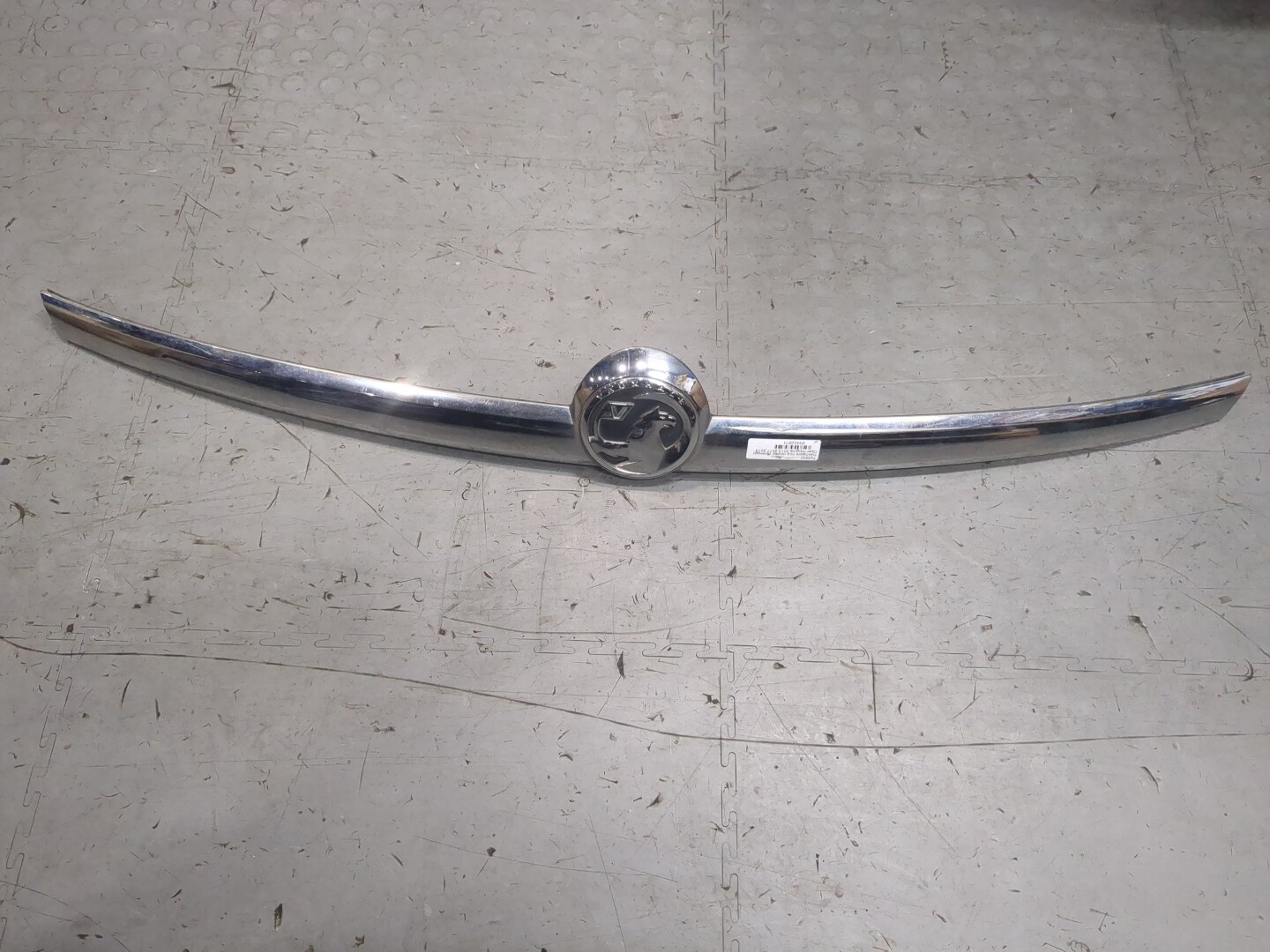 Кнопка открывания багажника