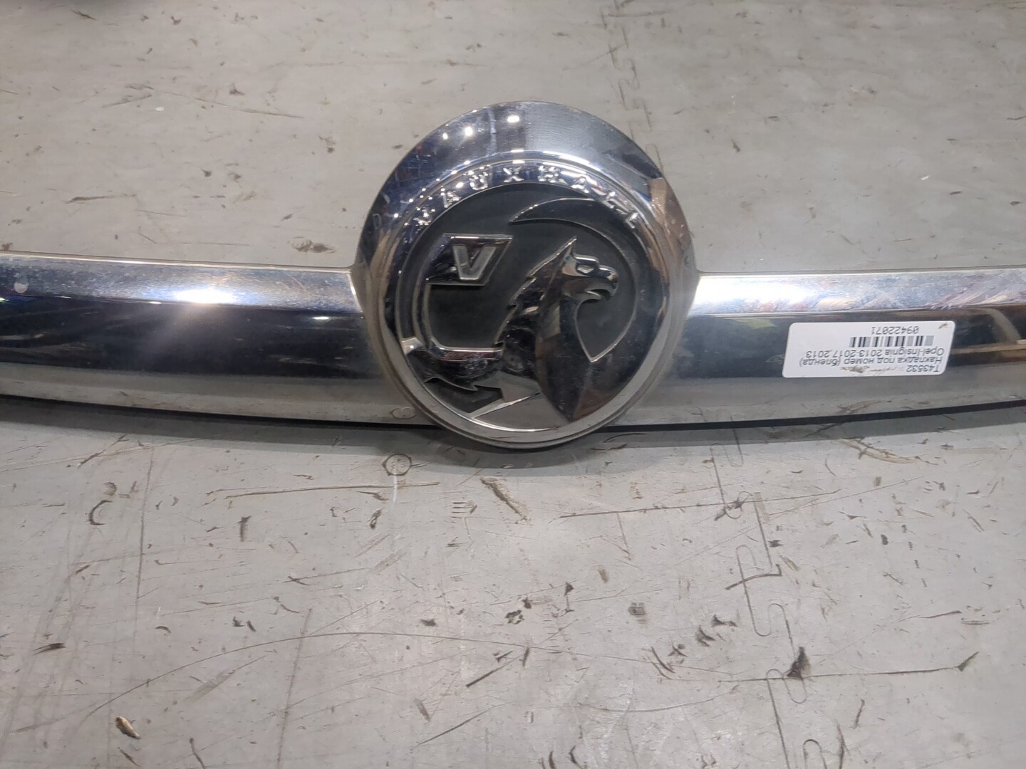 Кнопка открывания багажника