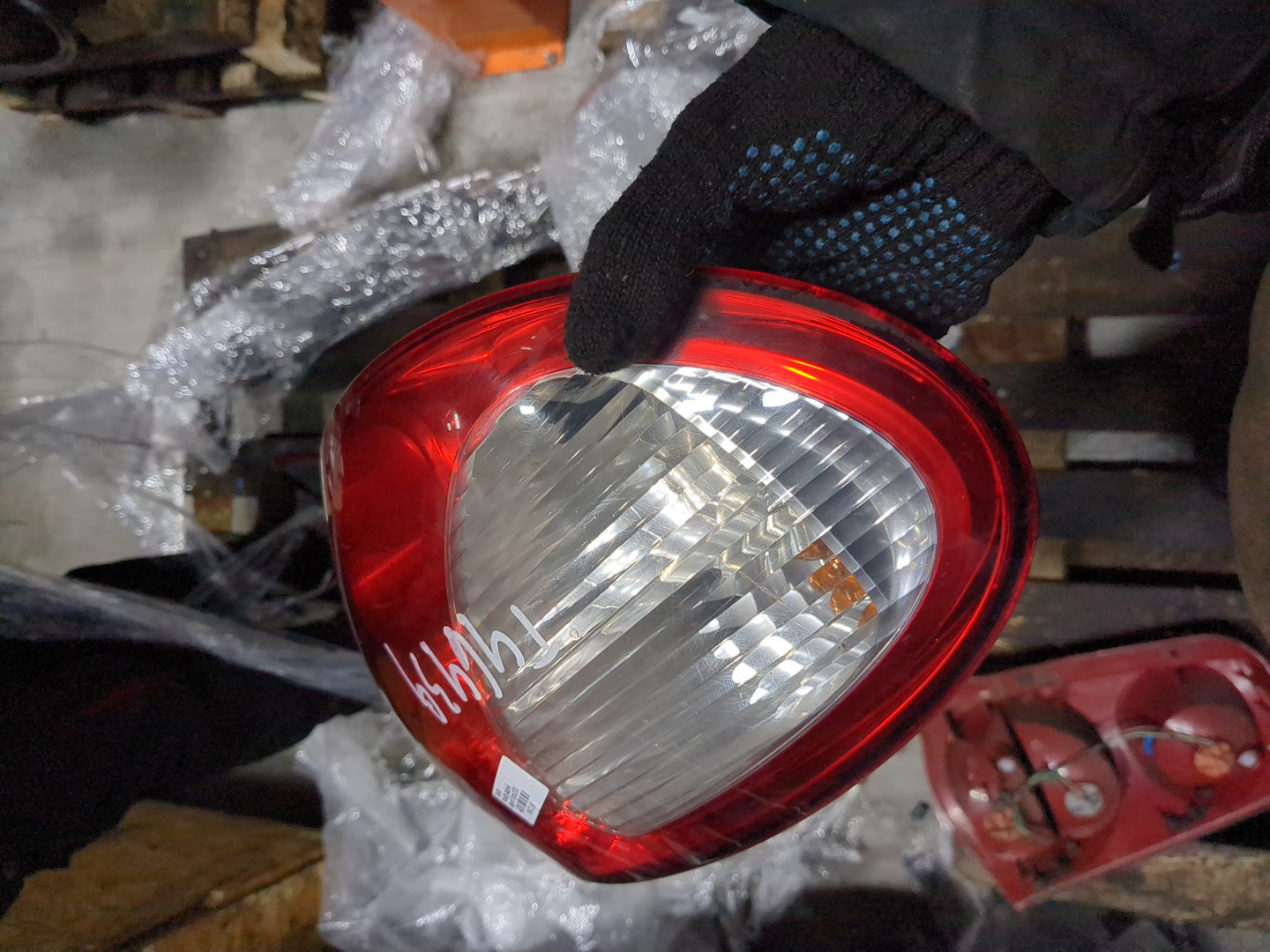 Фонарь задний правый