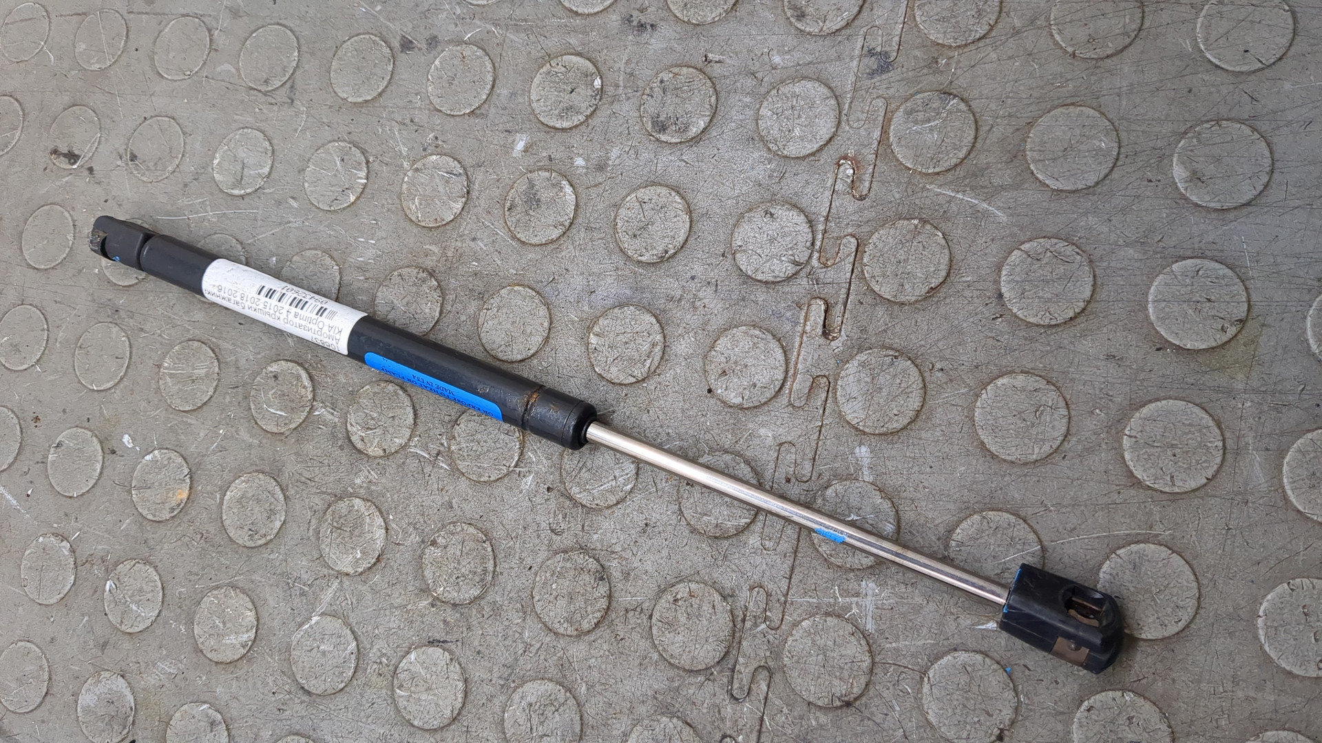 Амортизатор крышки багажника