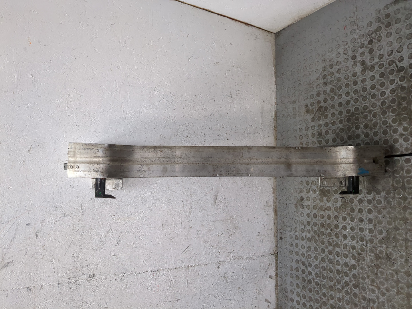 Усилитель переднего бампера