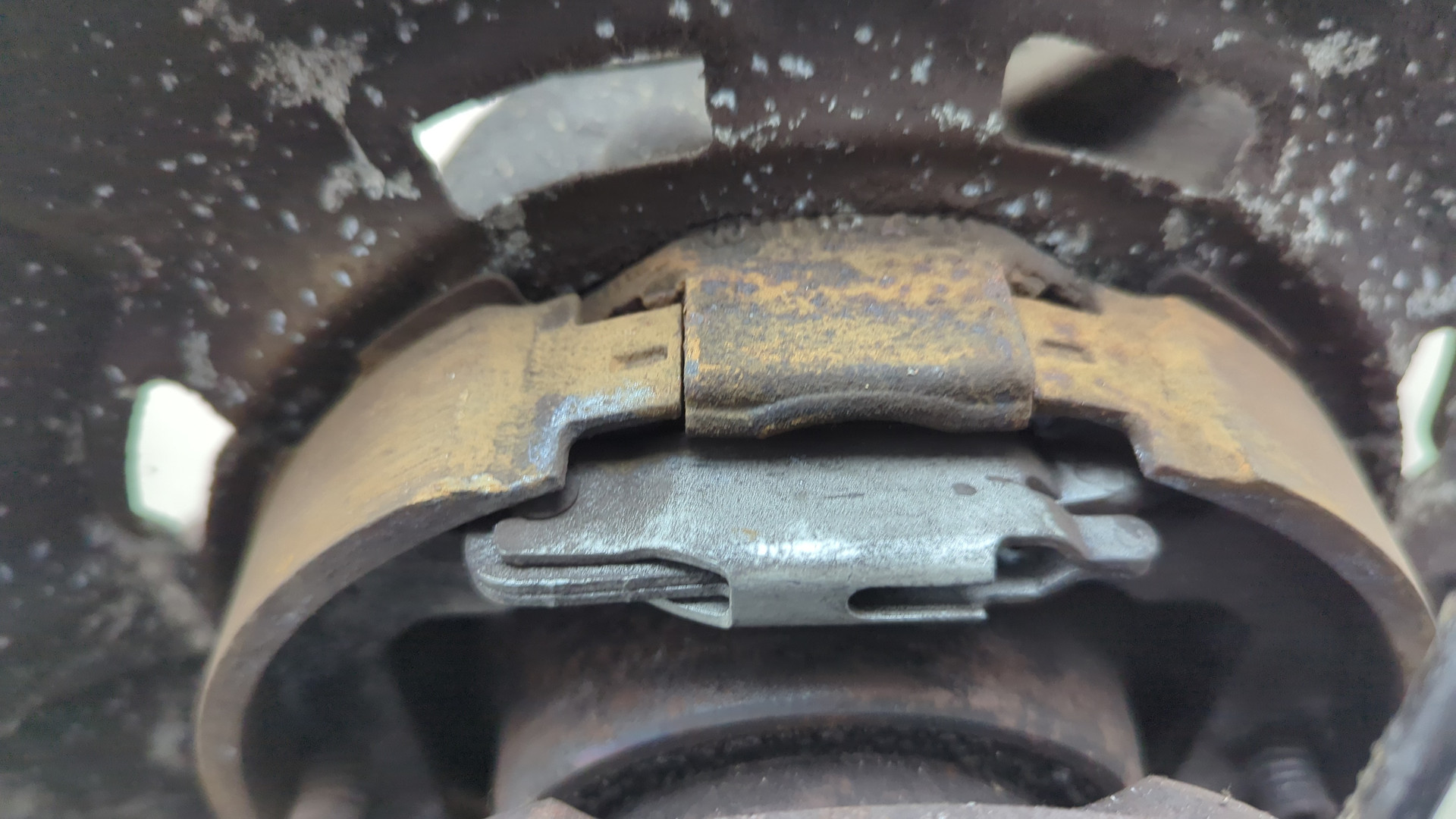 Кулак поворотный задний левый