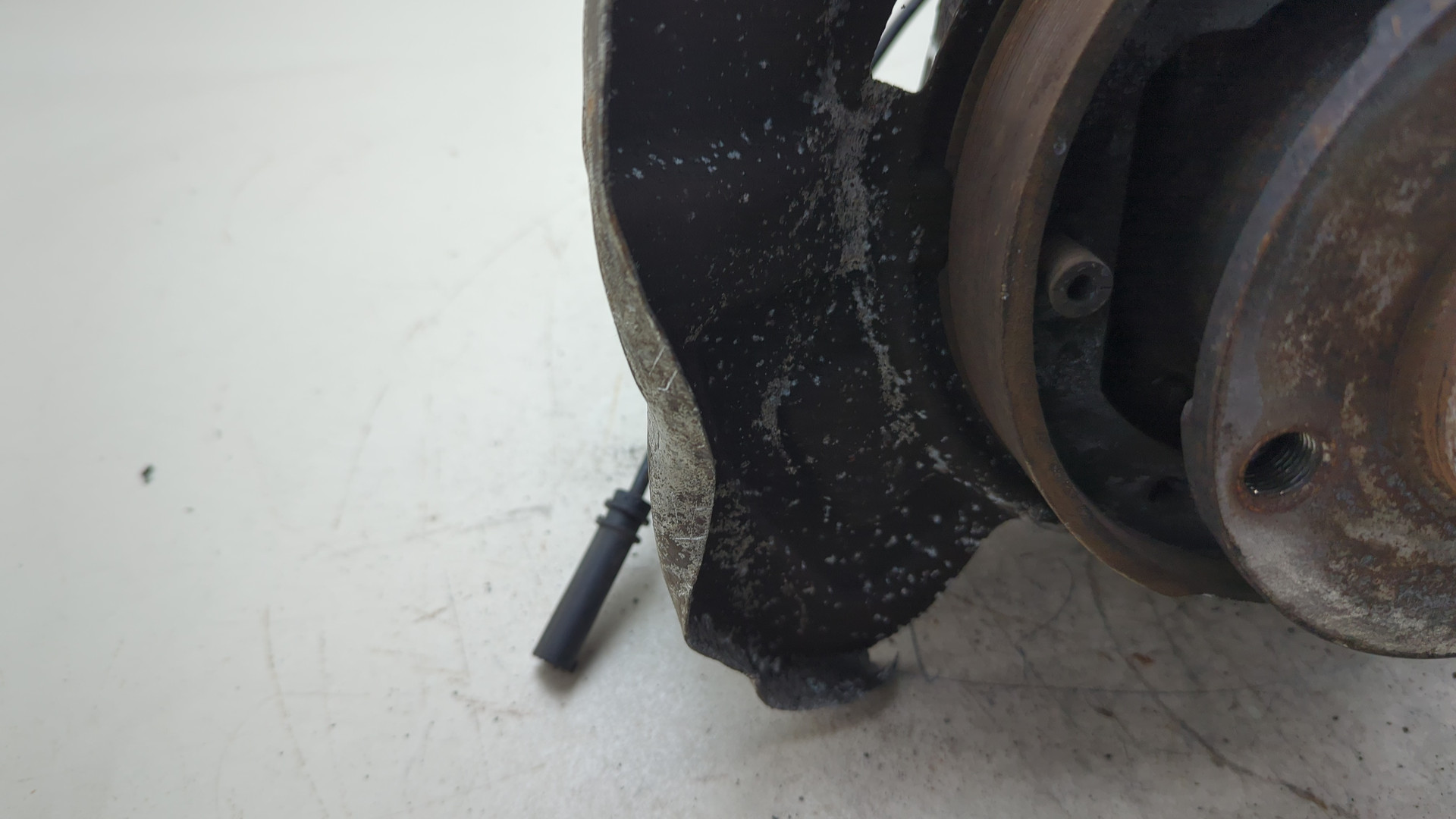 Кулак поворотный задний левый