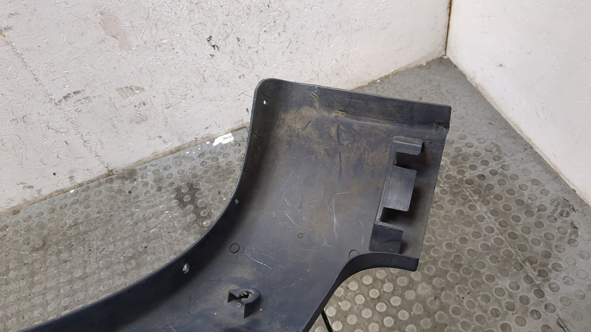 Накладка переднего крыла левого