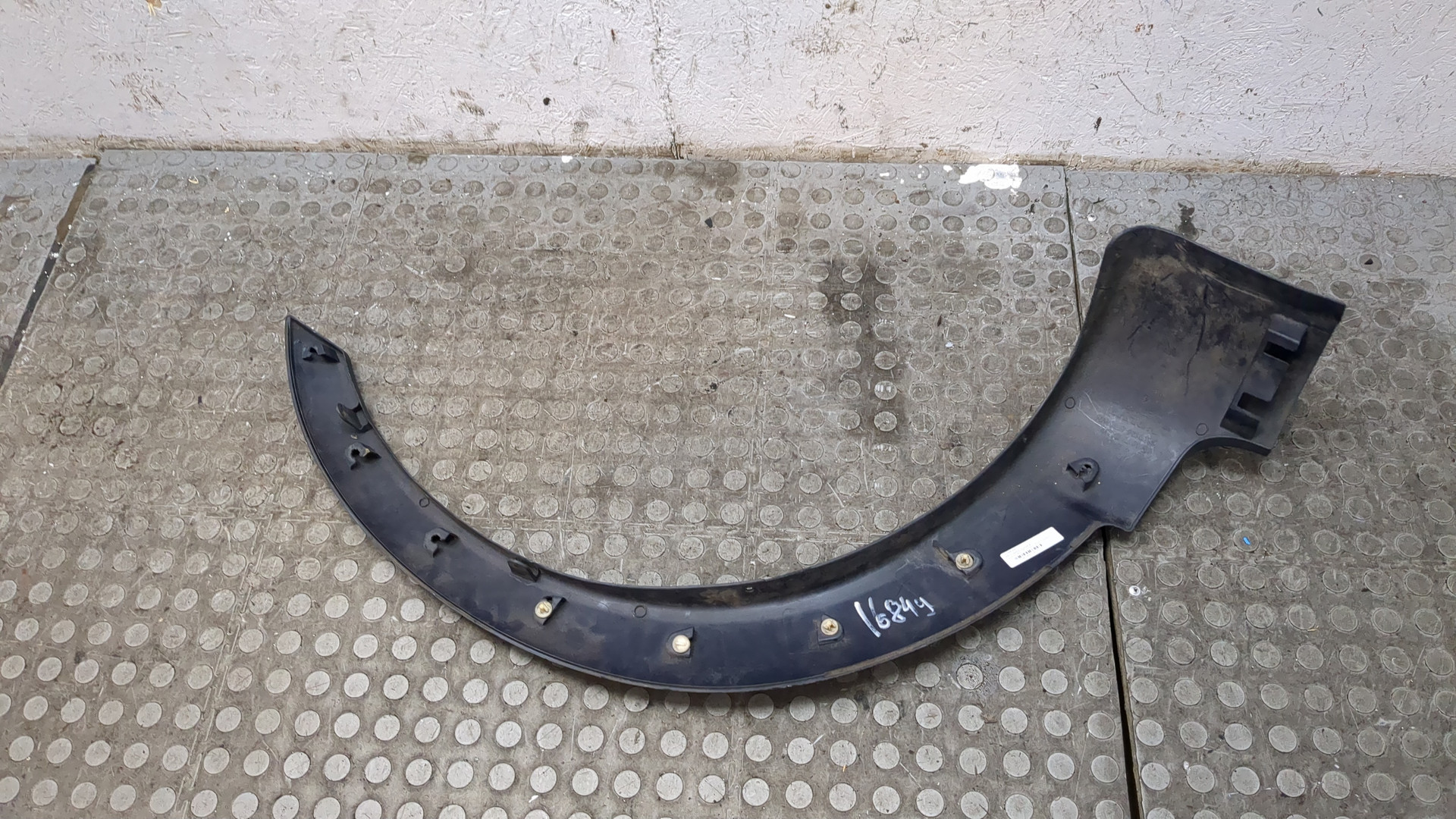 Накладка переднего крыла левого