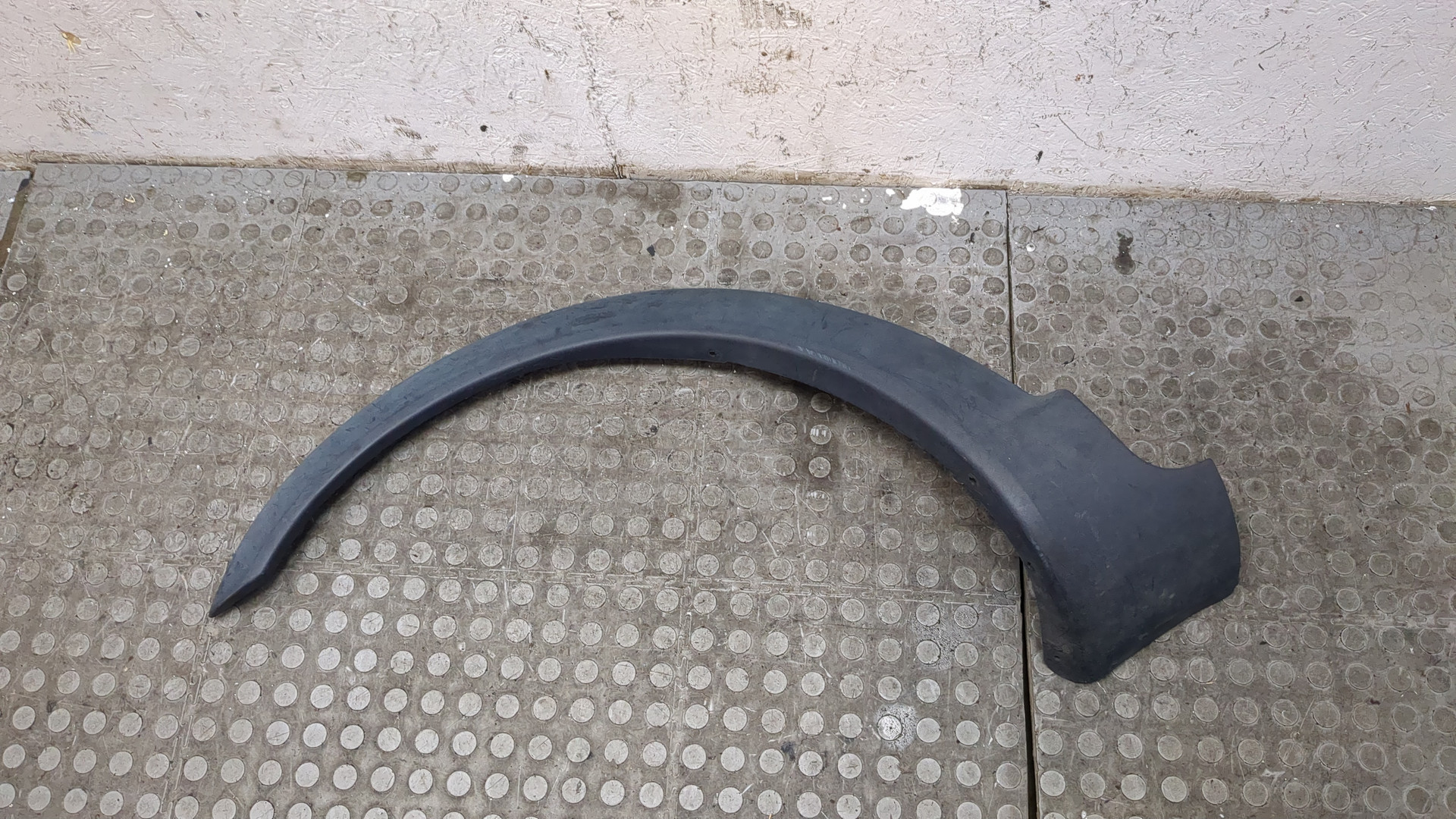 Накладка переднего крыла левого