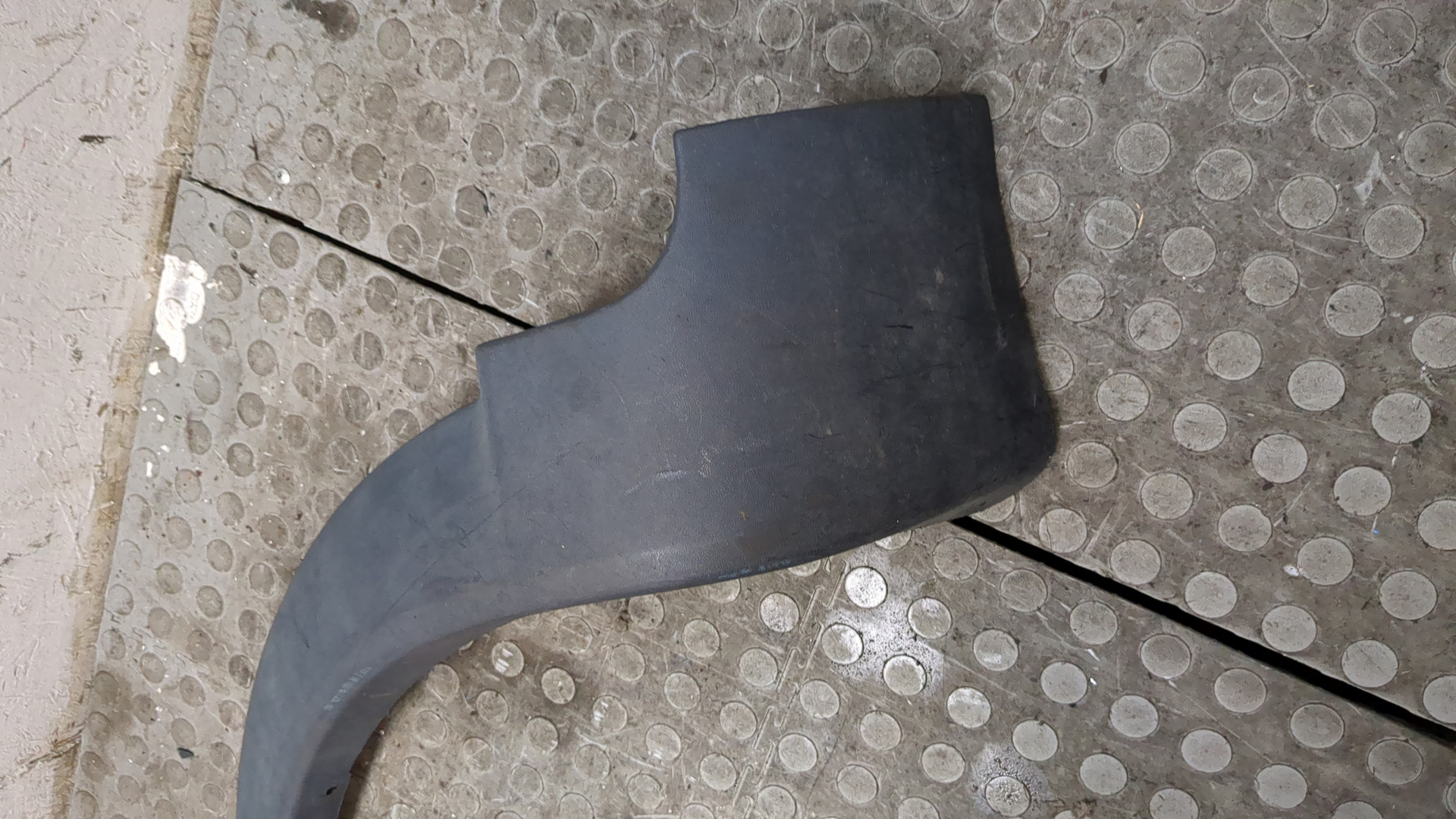 Накладка переднего крыла левого